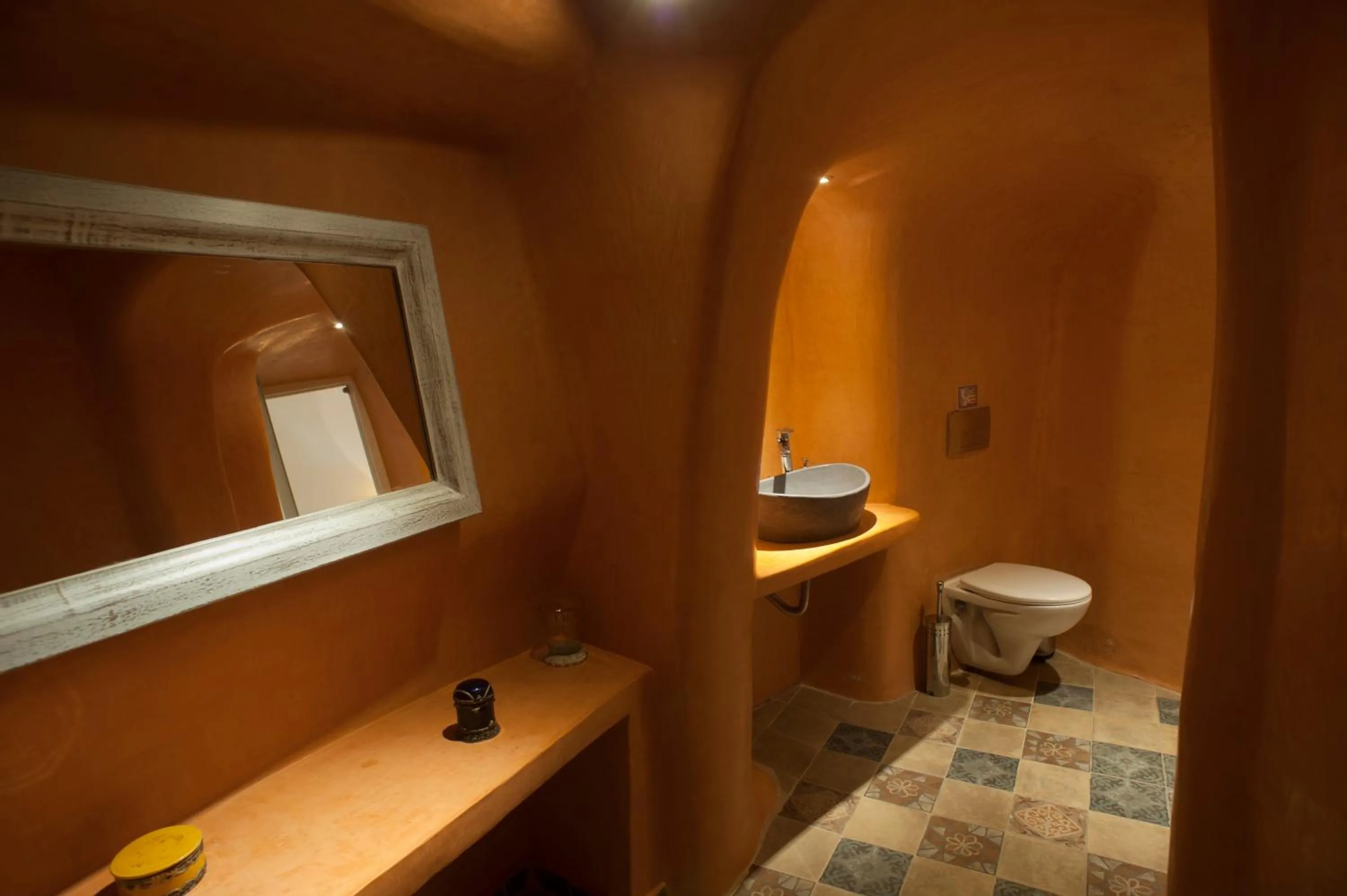 Toilet in Heliophos Boutique Caves