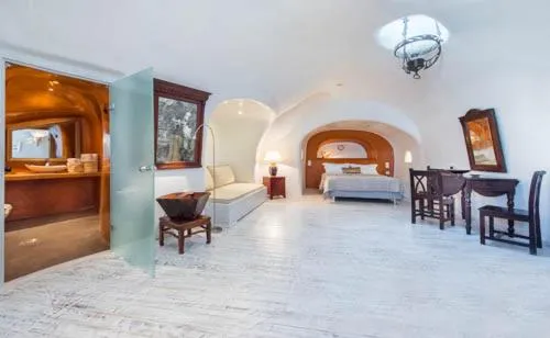 Photo of the whole room, Bed in Heliophos Boutique Caves