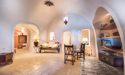 Library, Bed in Heliophos Boutique Caves