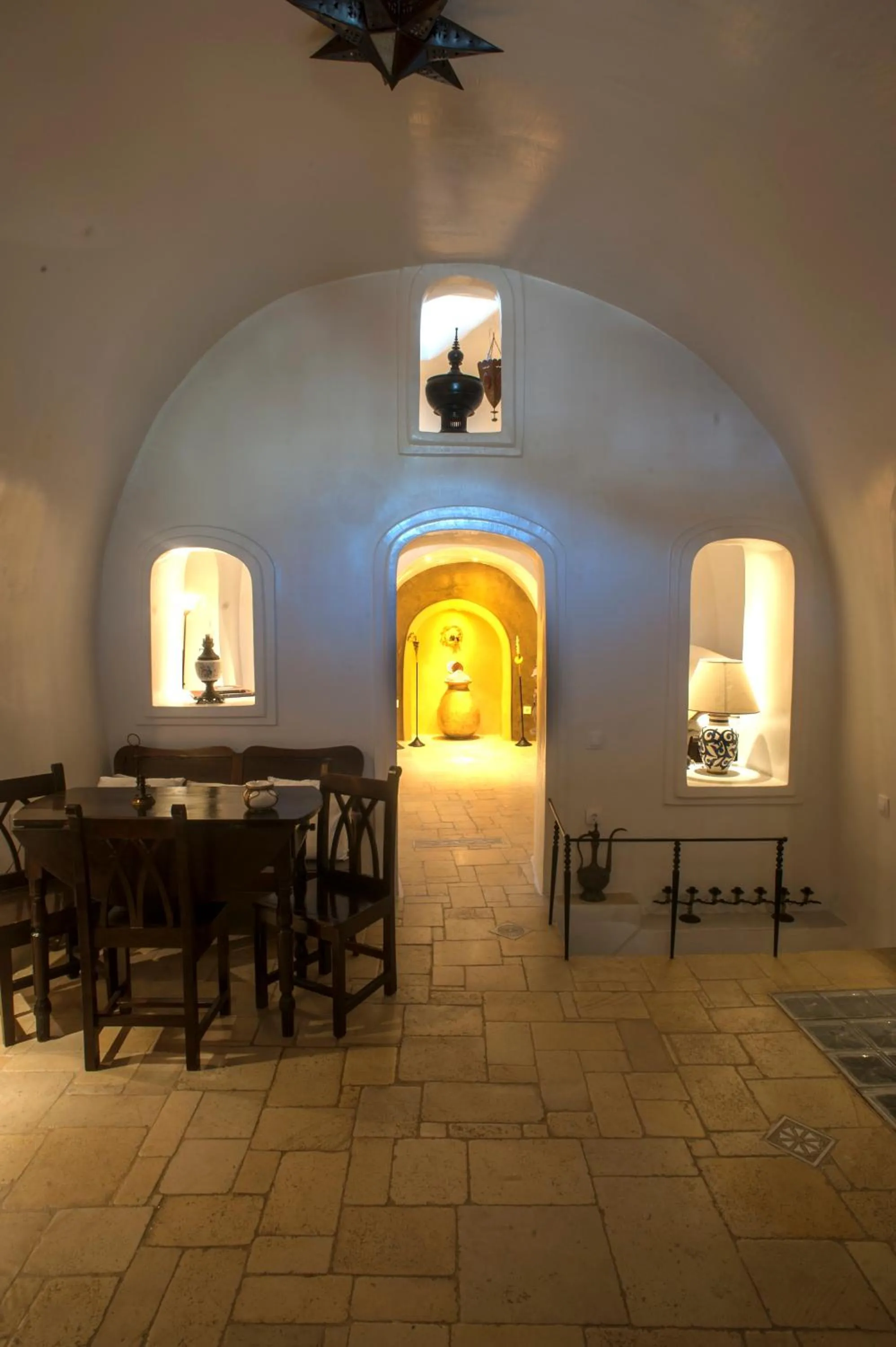 Photo of the whole room in Heliophos Boutique Caves