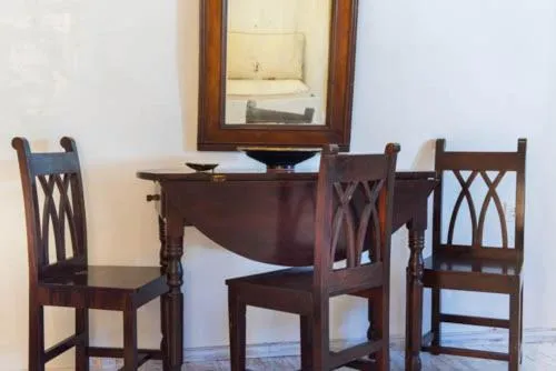 Dining area in Heliophos Boutique Caves
