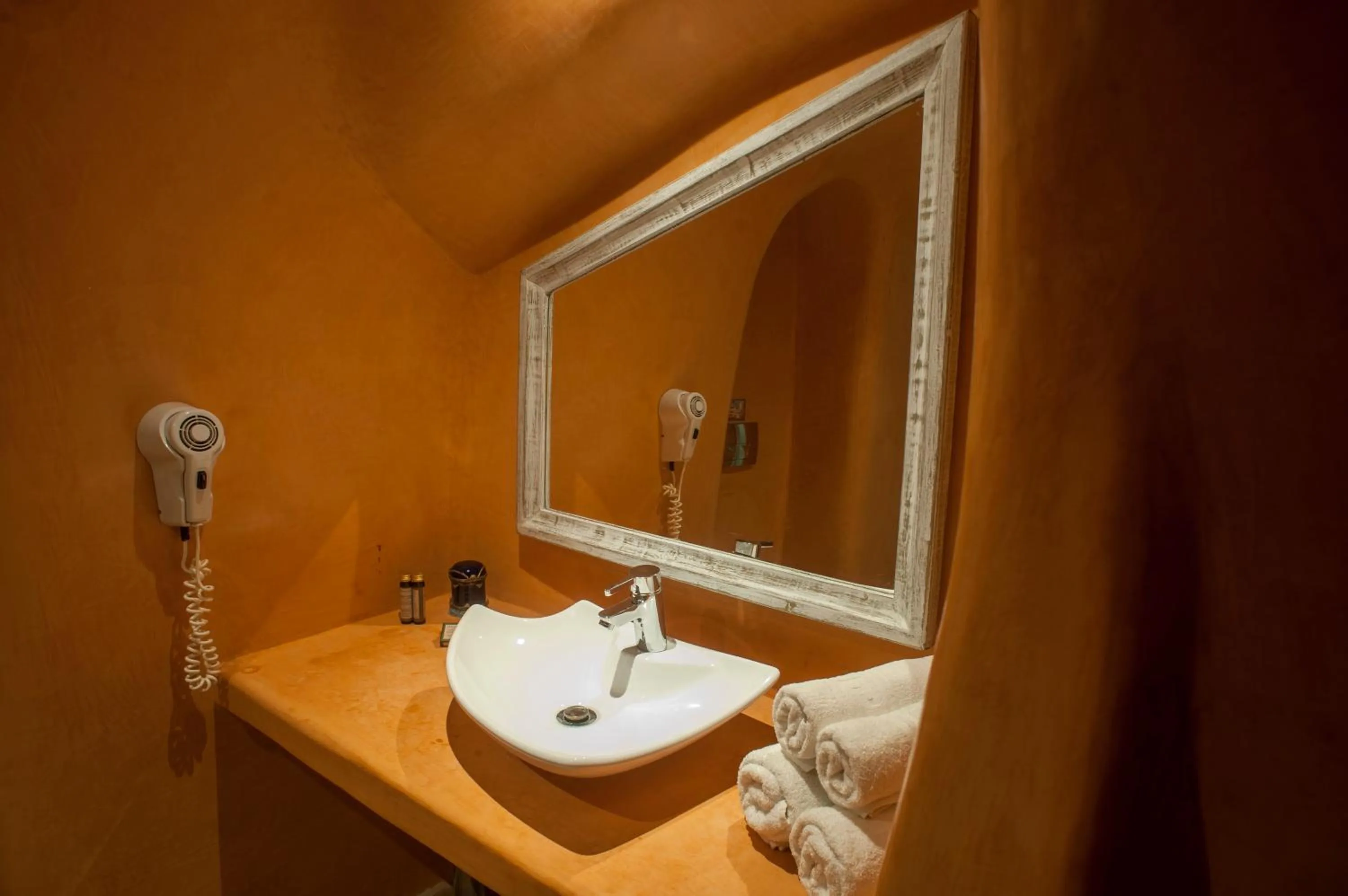Bathroom in Heliophos Boutique Caves