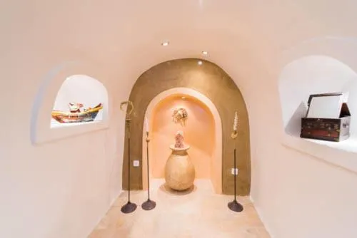 Decorative detail in Heliophos Boutique Caves