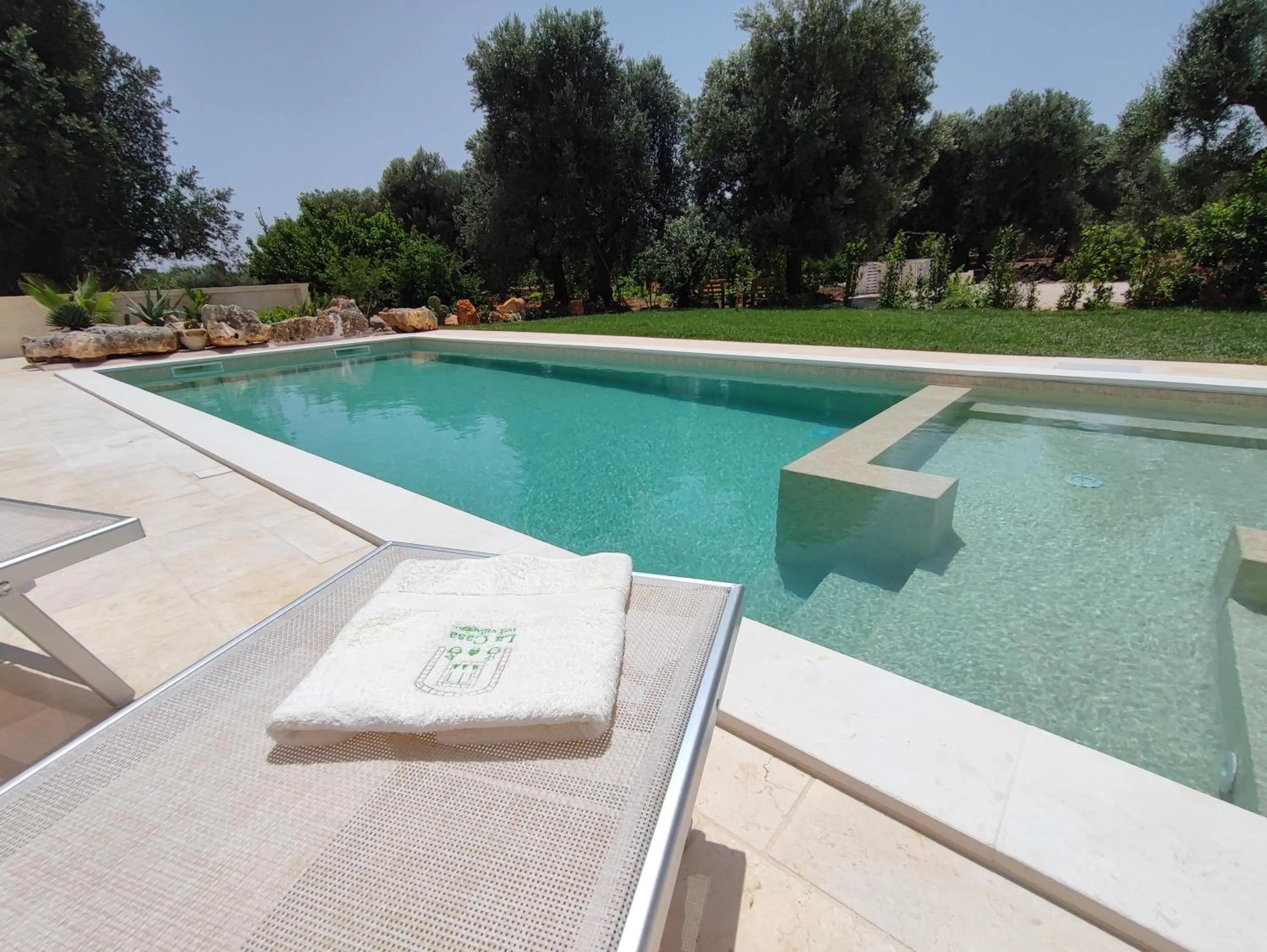 Pool view in La casa nel villaggio
