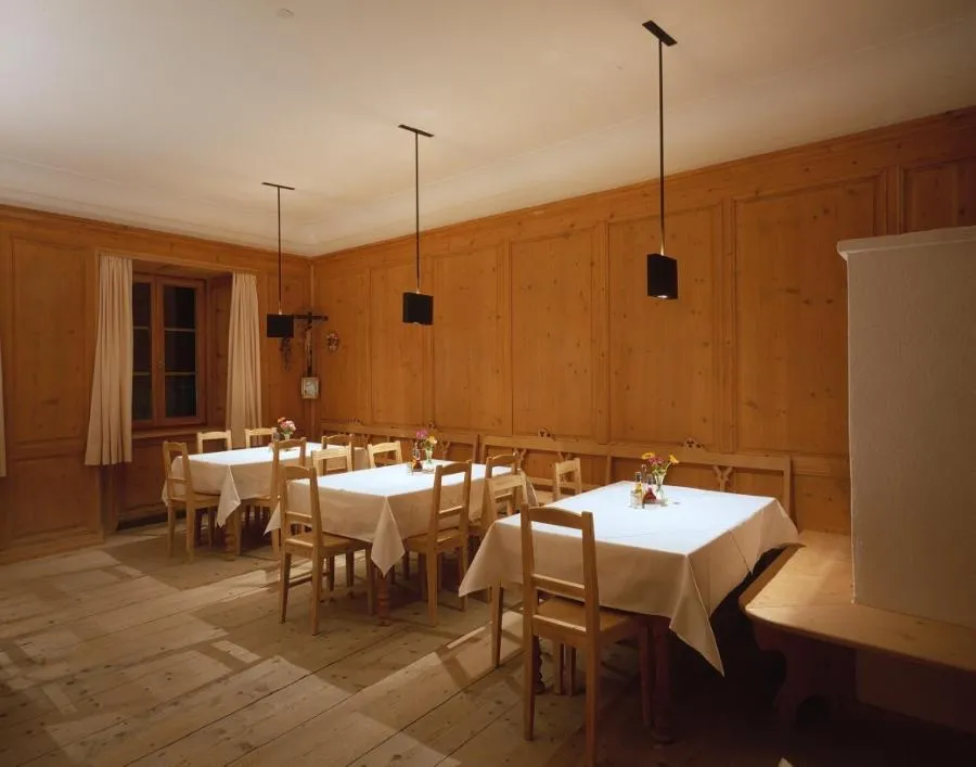 Restaurant/places to eat in Belvenu Boutique Hotel