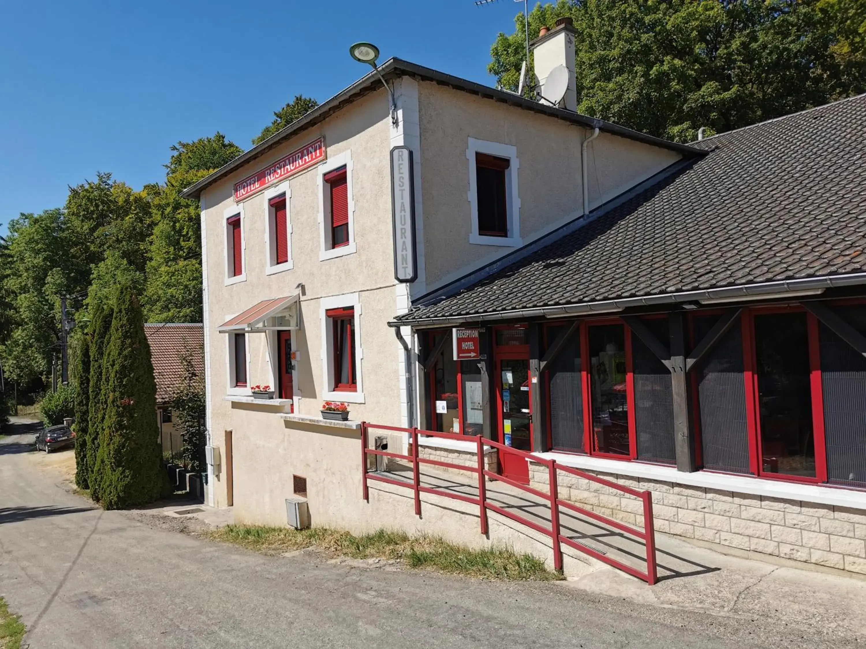 Twin Room in La Table Des Bons Peres Twin Room in La Table Des Bons Peres