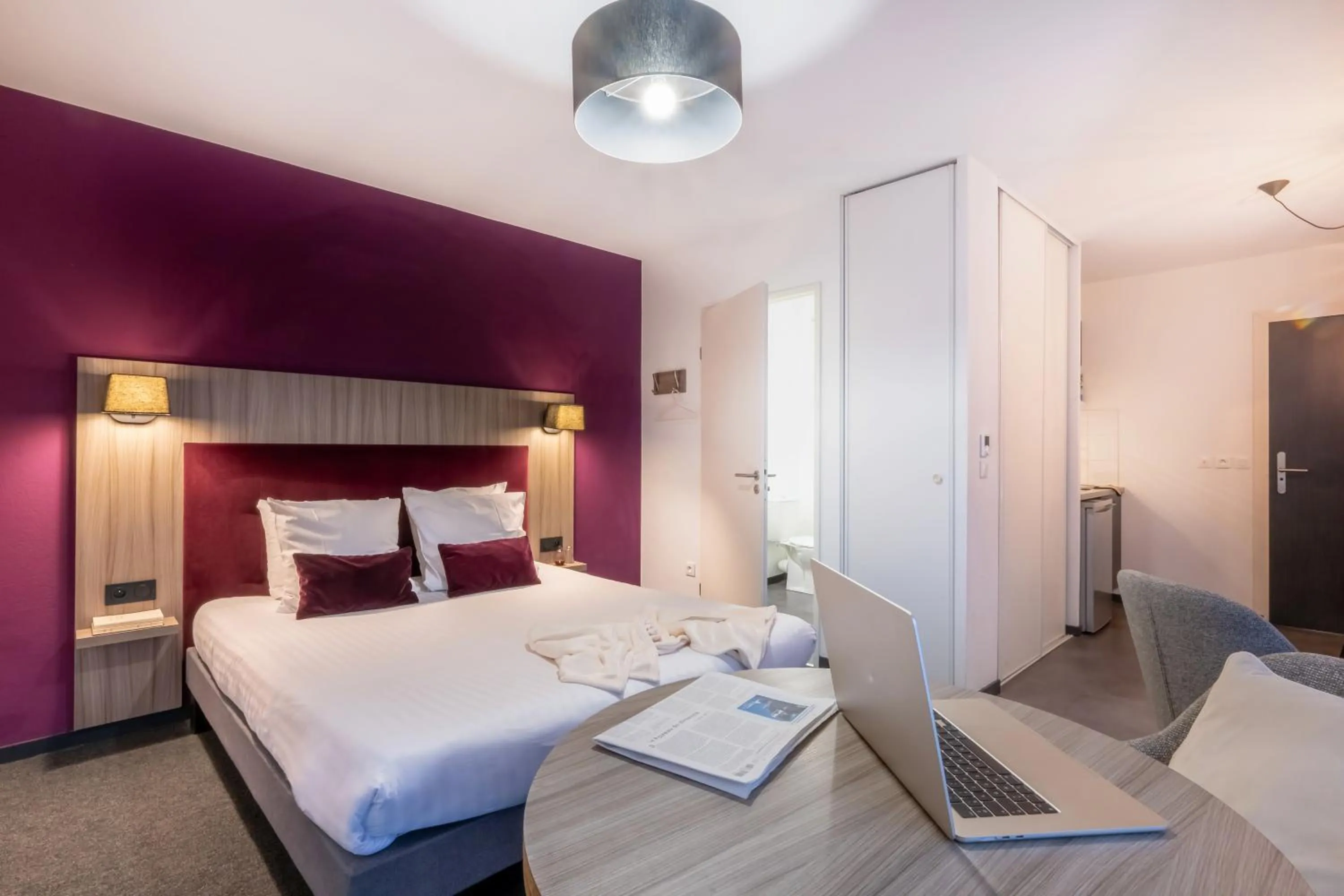 Bedroom, Bed in Nemea Appart Hotel Stadium Bordeaux aéroport