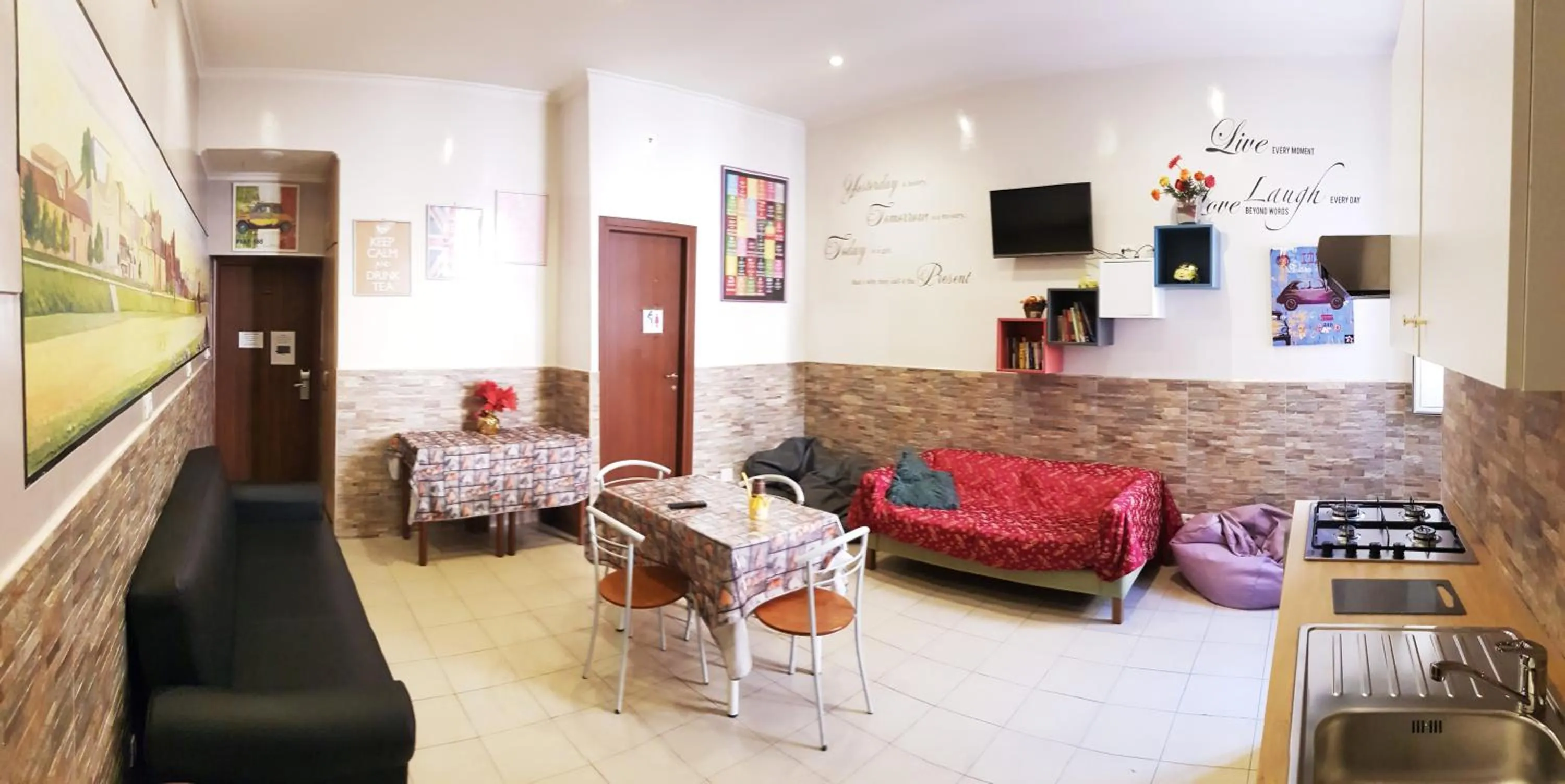 Kitchen or kitchenette in Legends