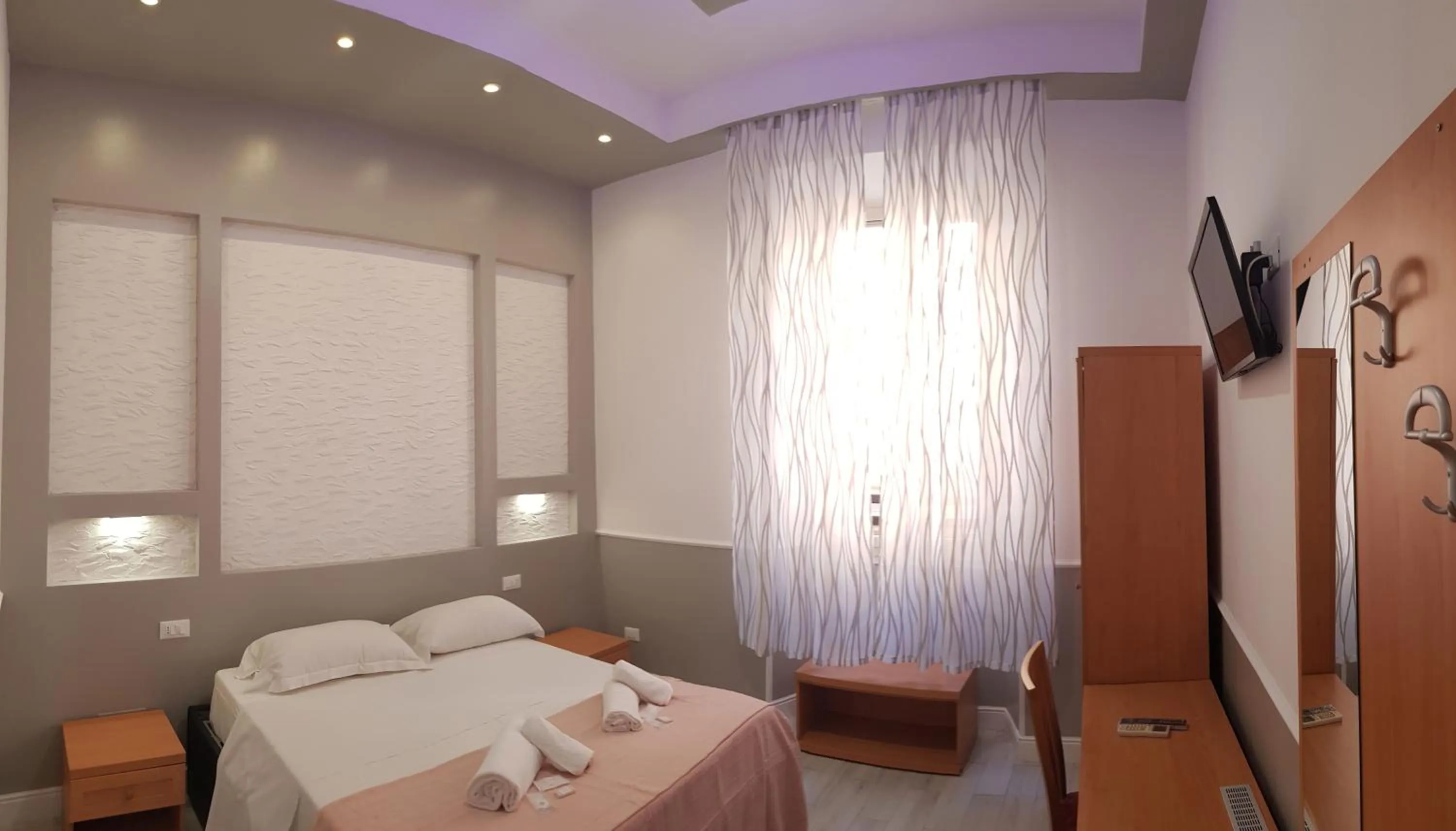 Bedroom, Bed in Legends