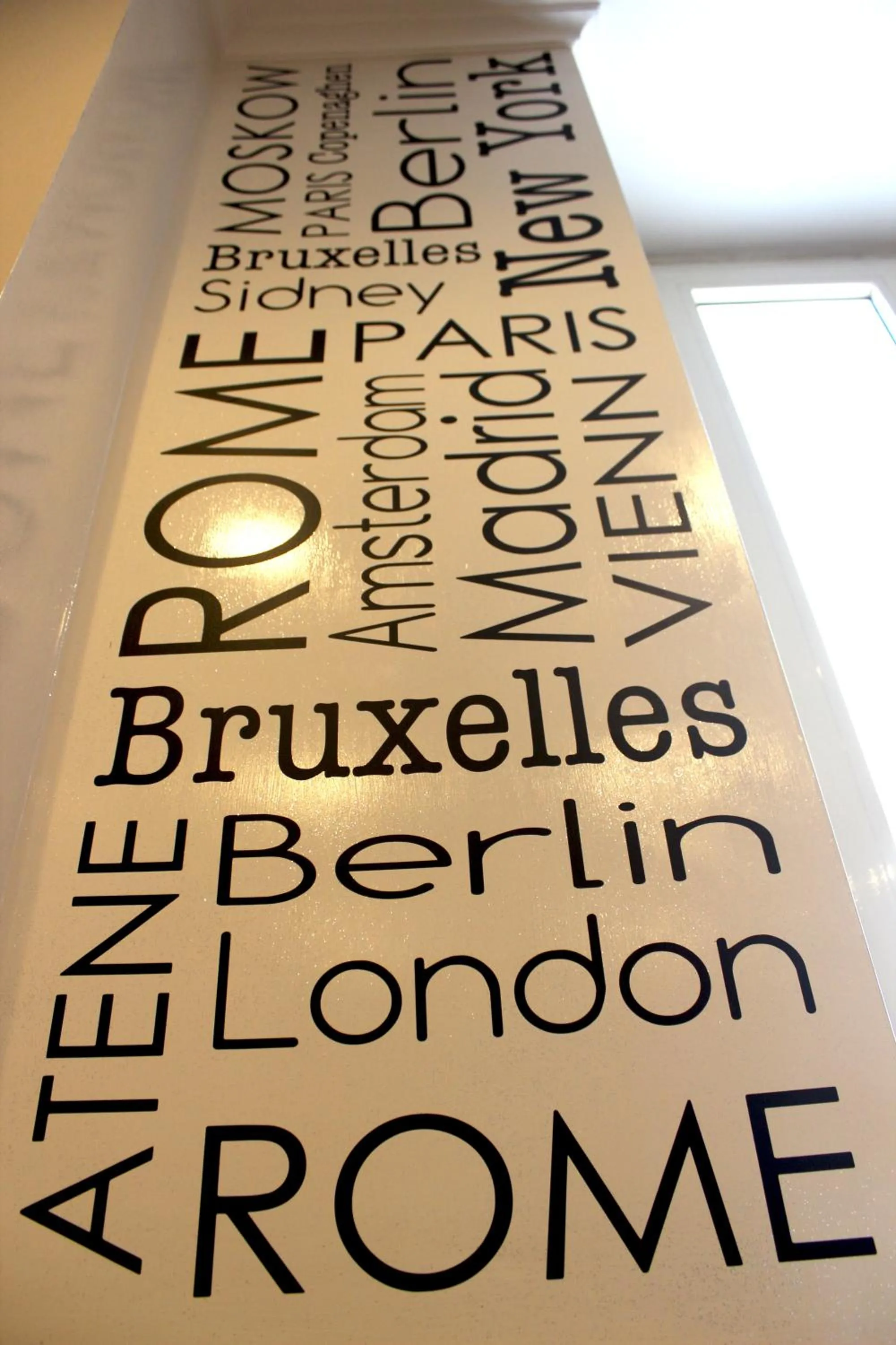 Lobby or reception in Legends