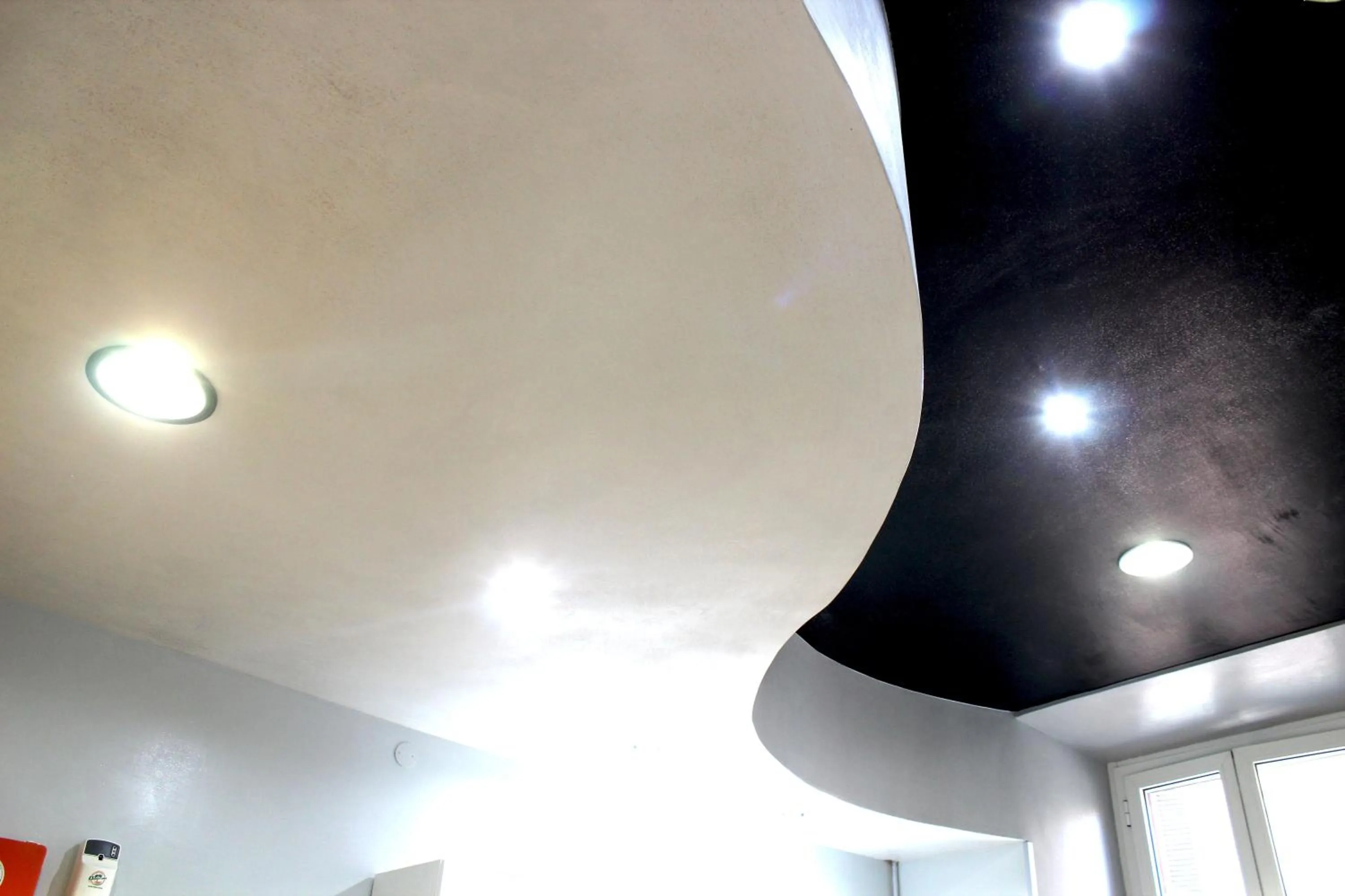 Communal kitchen in Legends