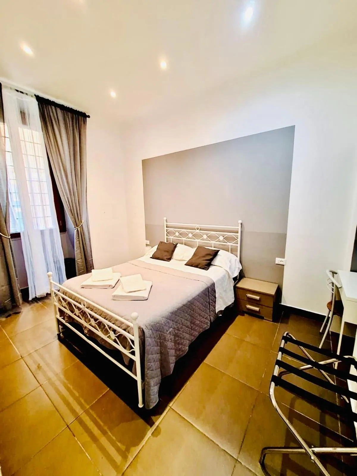 Bedroom, Bed in Legends