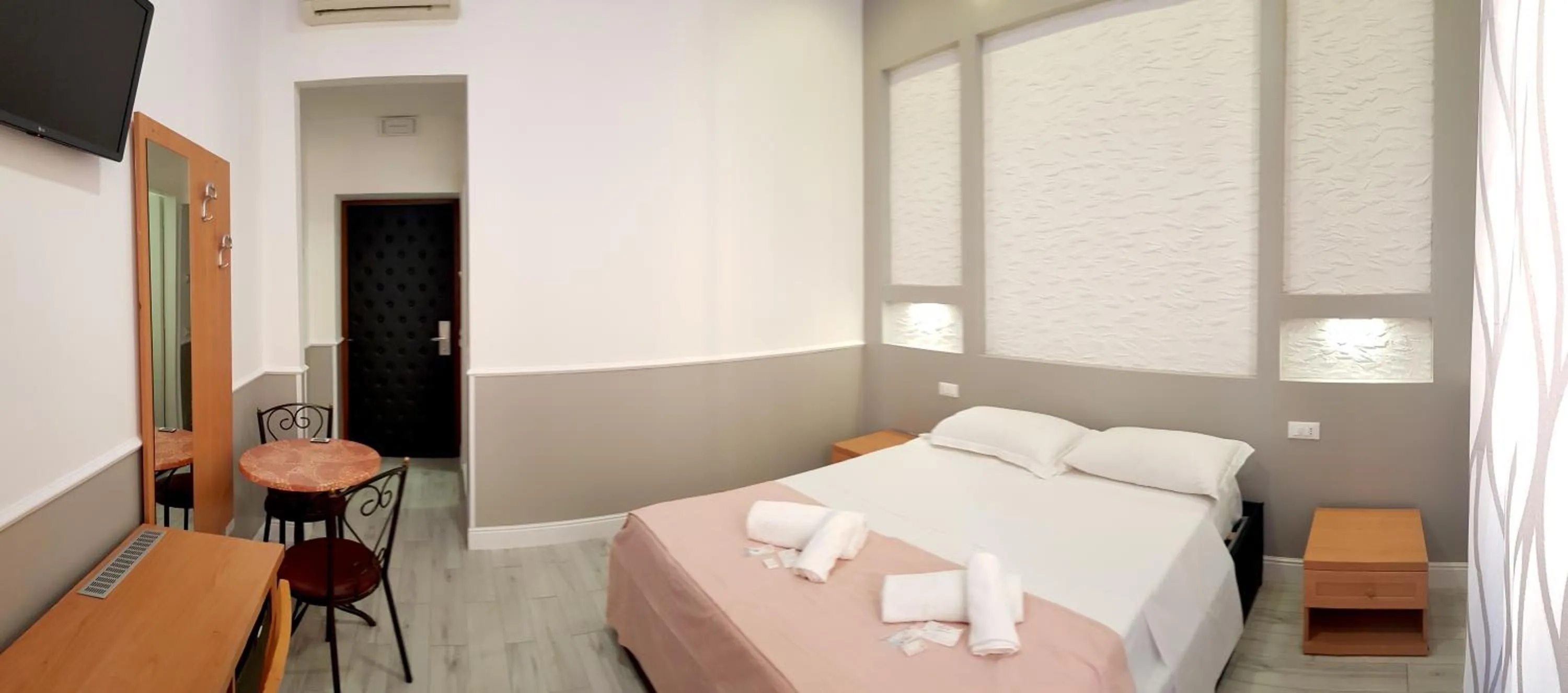 Bedroom, Bed in Legends