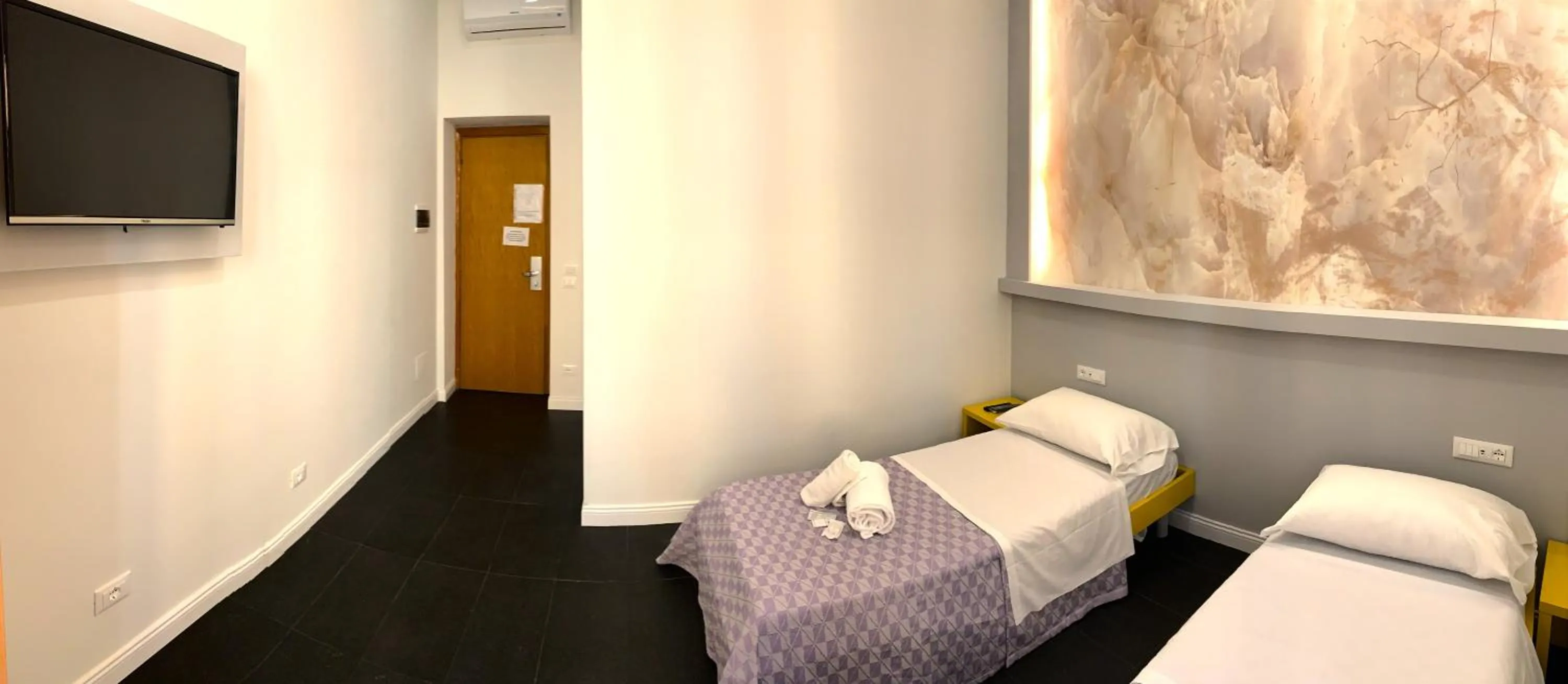 Bedroom, Bed in Legends