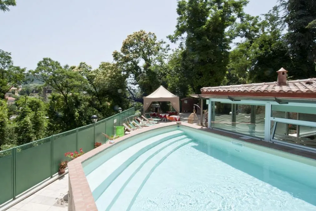 Swimming pool in Hotel Argentina & SPA
