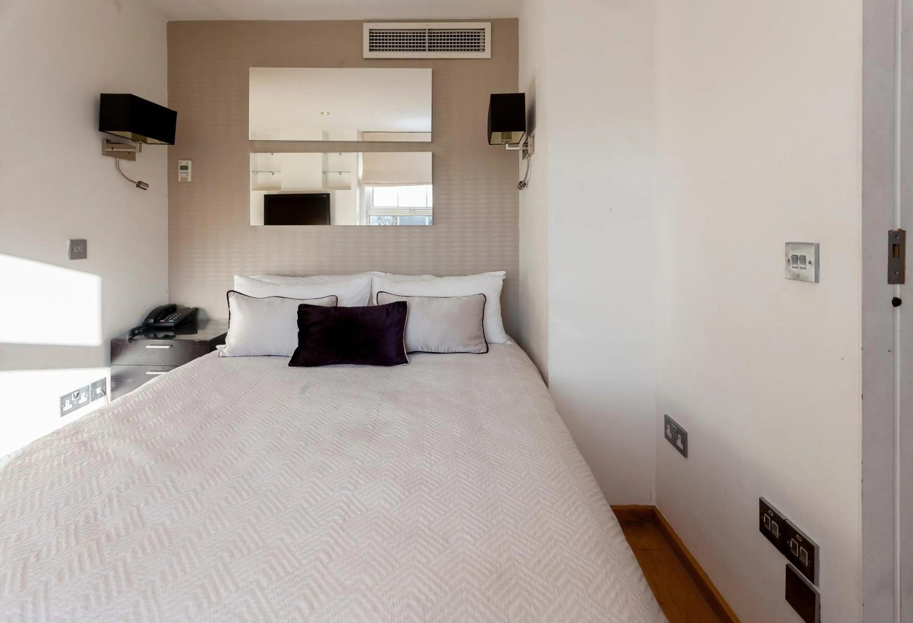 Bed in Space ApartHotel