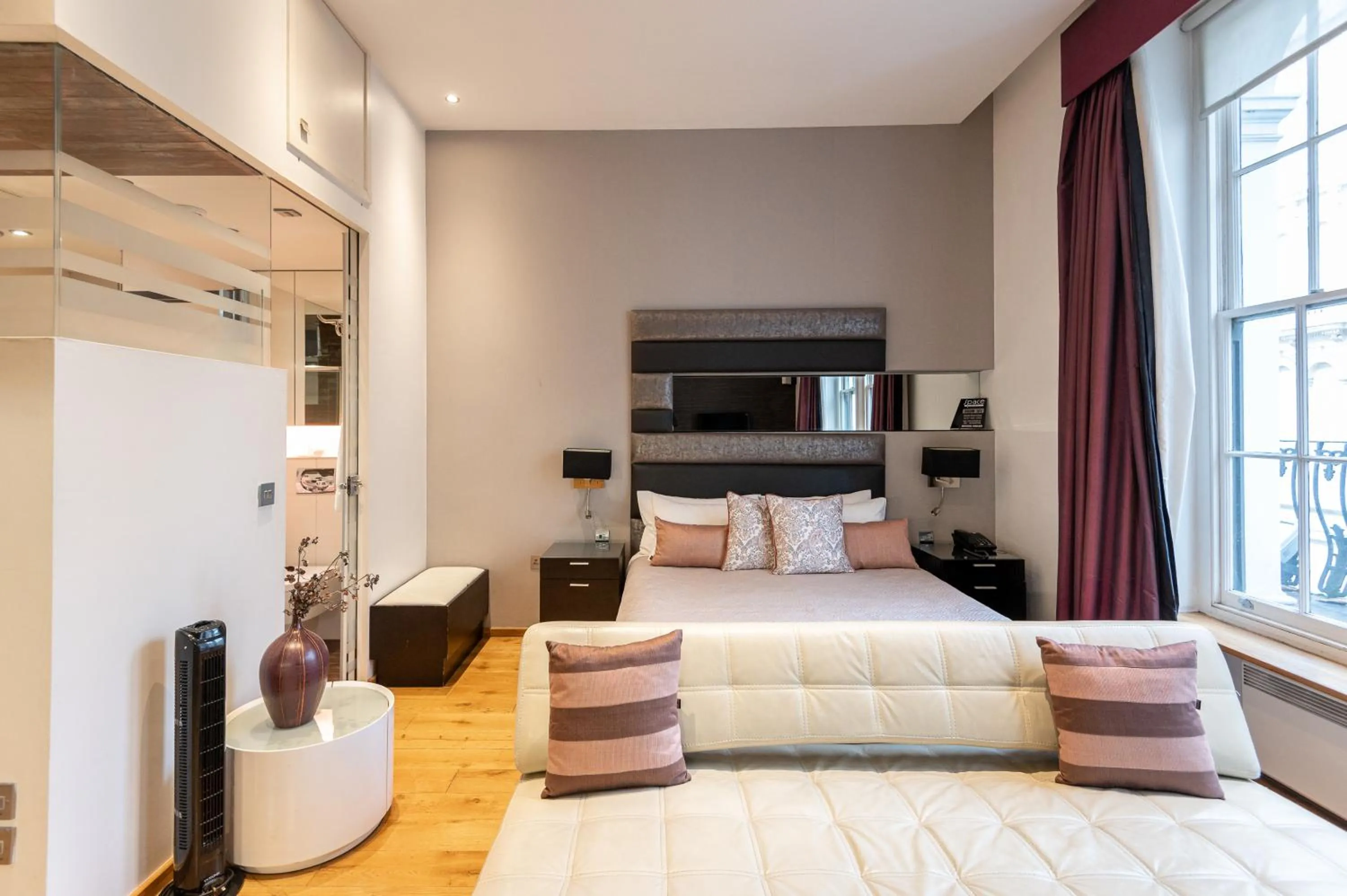 Bed in Space ApartHotel