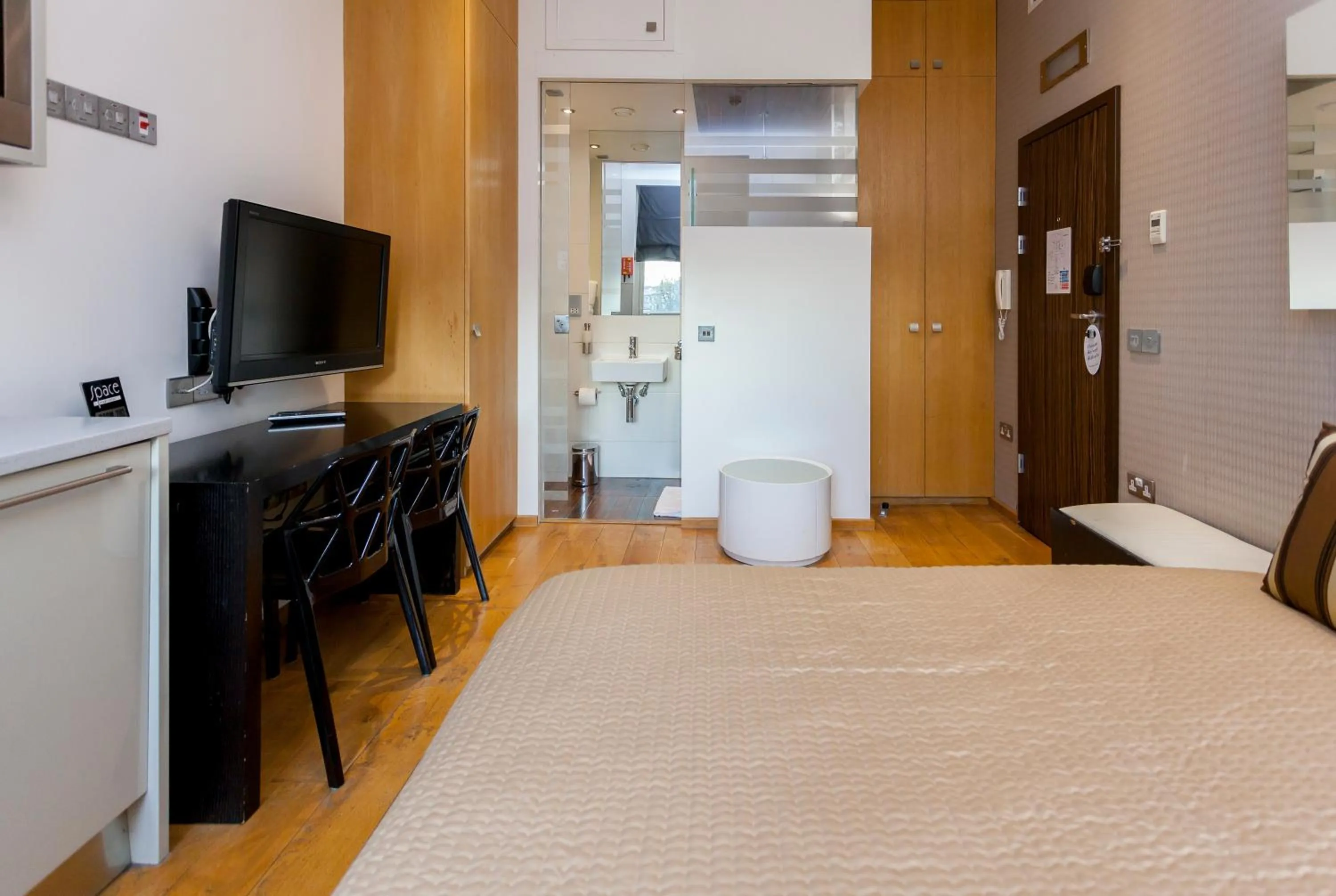 Bed in Space ApartHotel