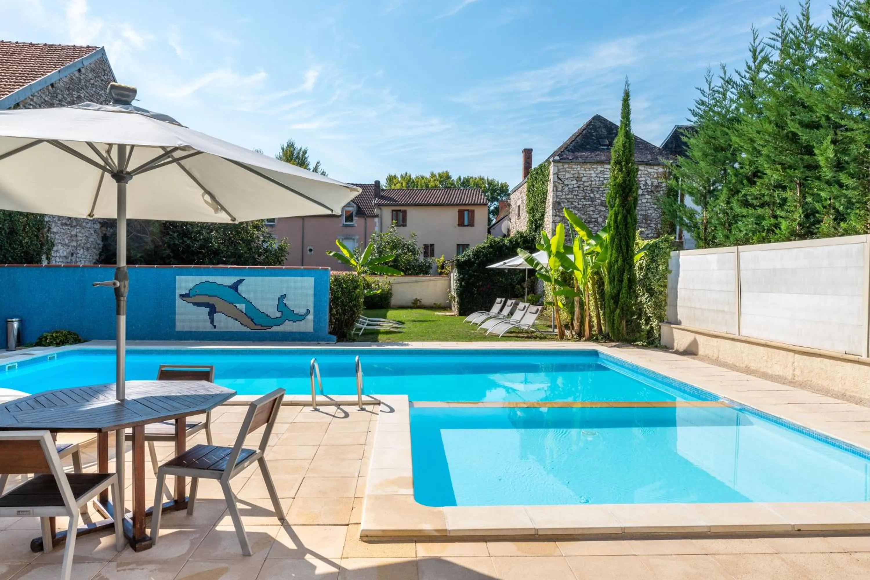 Swimming pool in Le Quercy