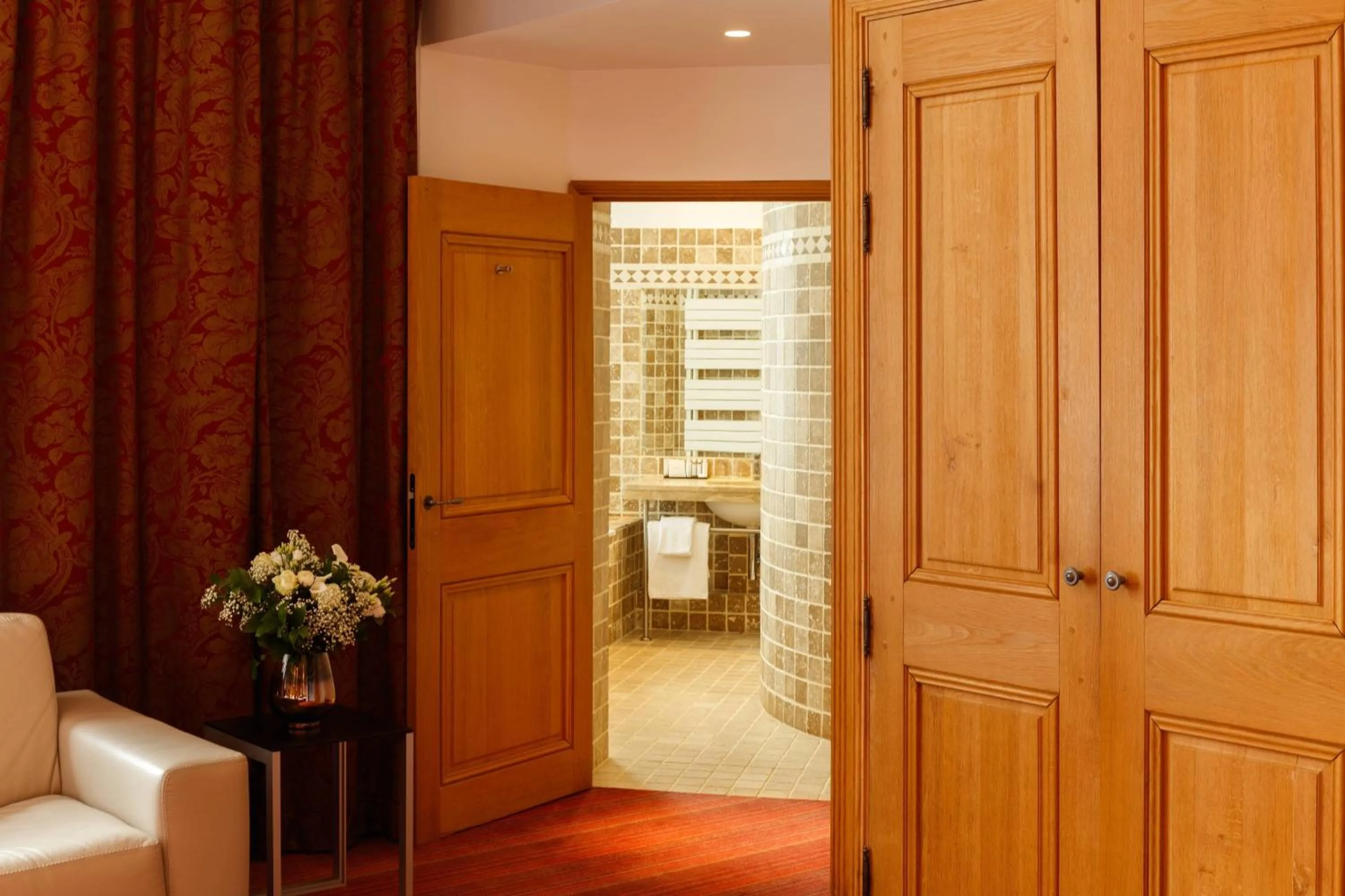 Bedroom in Hôtel de Bourgtheroulde, Autograph Collection