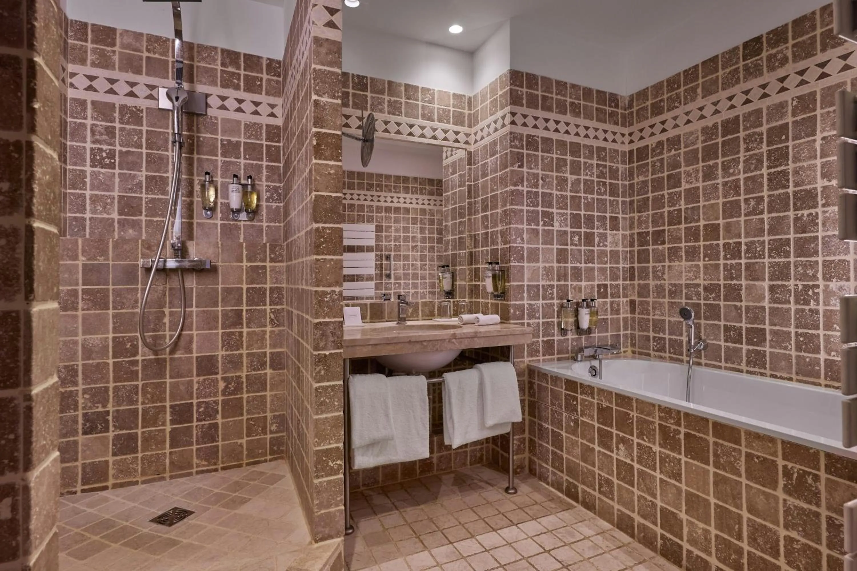 Bathroom in Hôtel de Bourgtheroulde, Autograph Collection