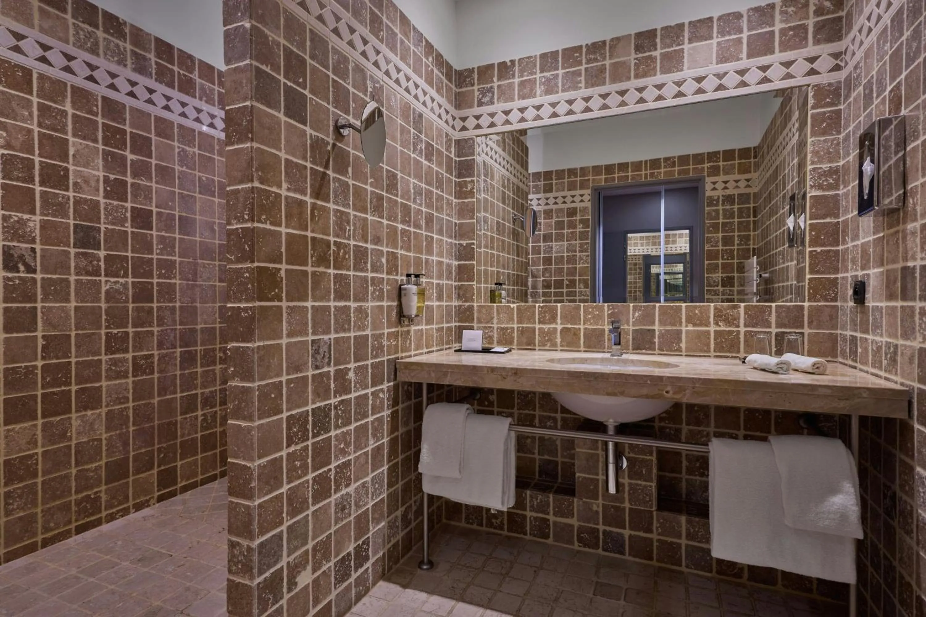 Photo of the whole room in Hôtel de Bourgtheroulde, Autograph Collection