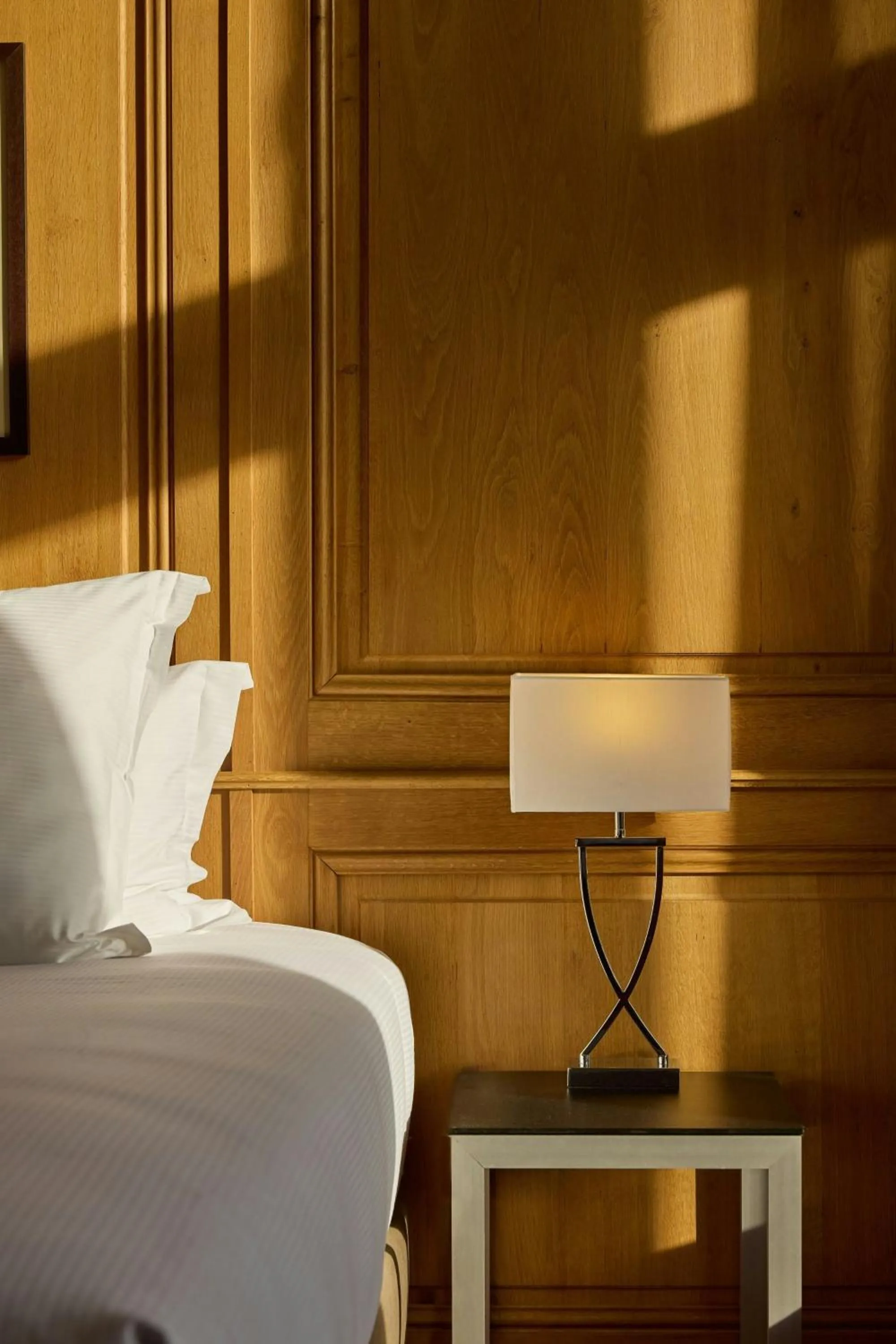 Bathroom, Bed in Hôtel de Bourgtheroulde, Autograph Collection