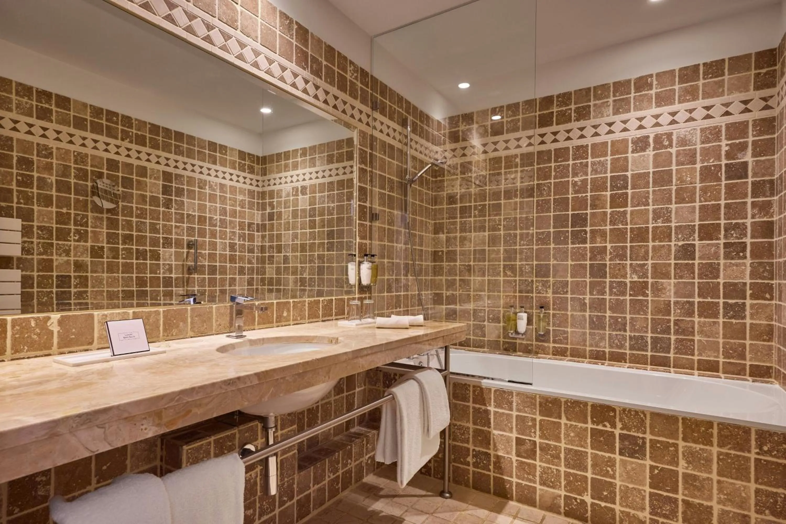 Photo of the whole room in Hôtel de Bourgtheroulde, Autograph Collection