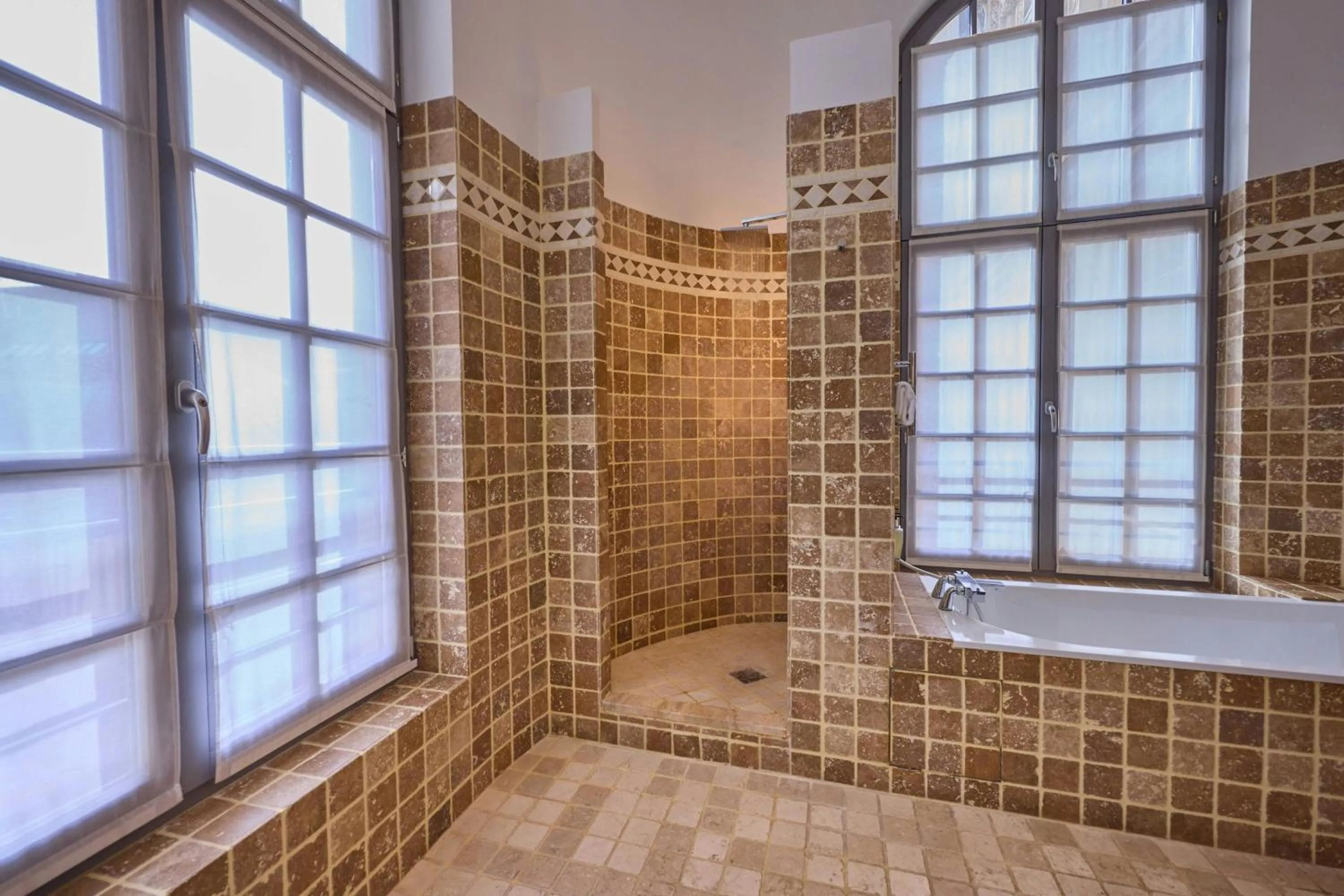 Bathroom in Hôtel de Bourgtheroulde, Autograph Collection