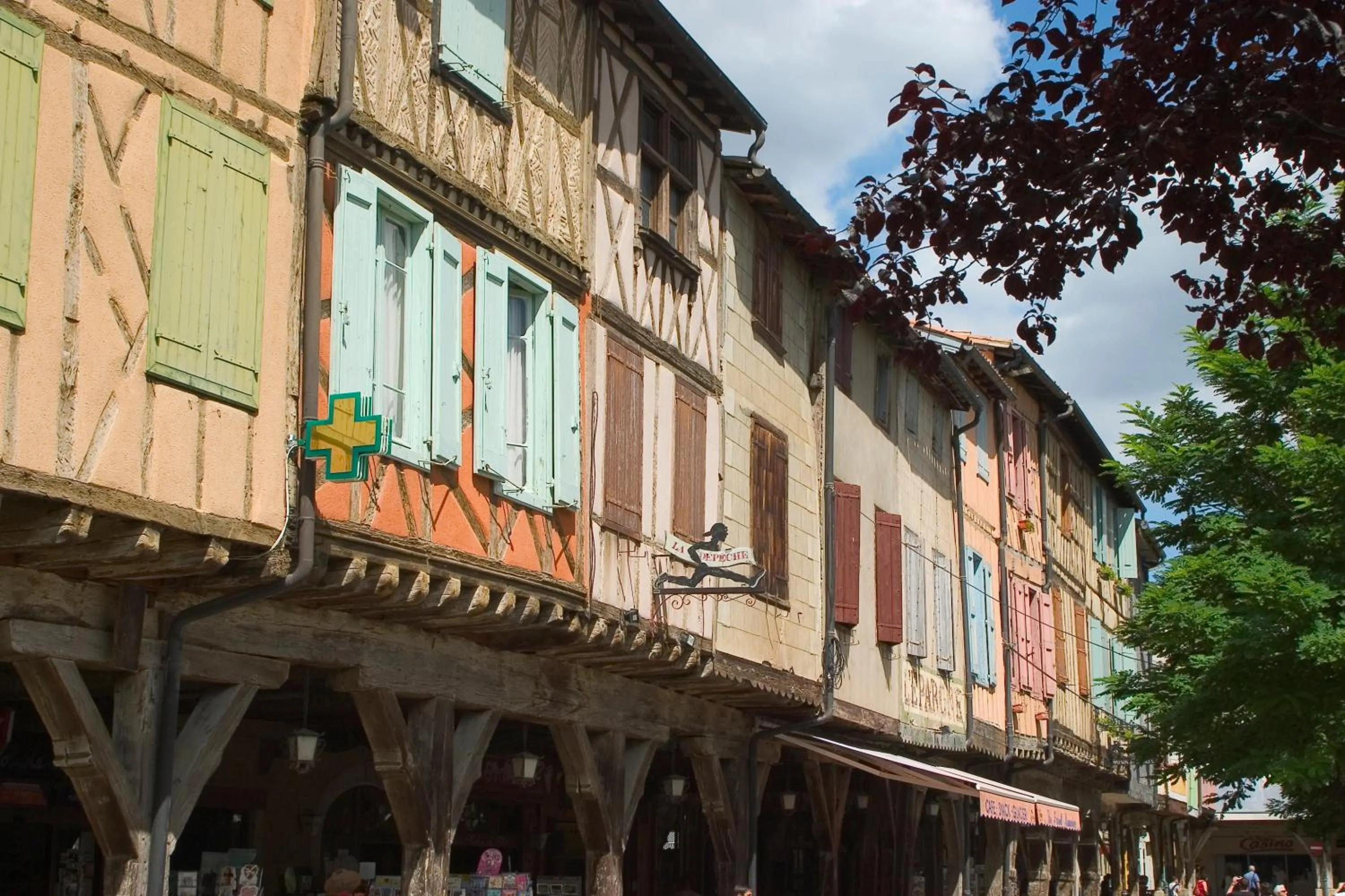 Property building in Hôtel Le Commerce
