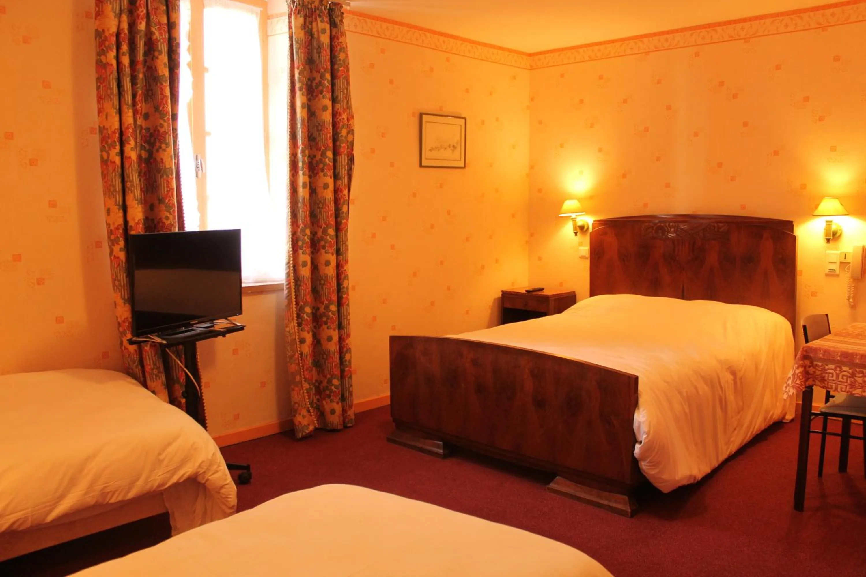 Bed in Hôtel Le Commerce