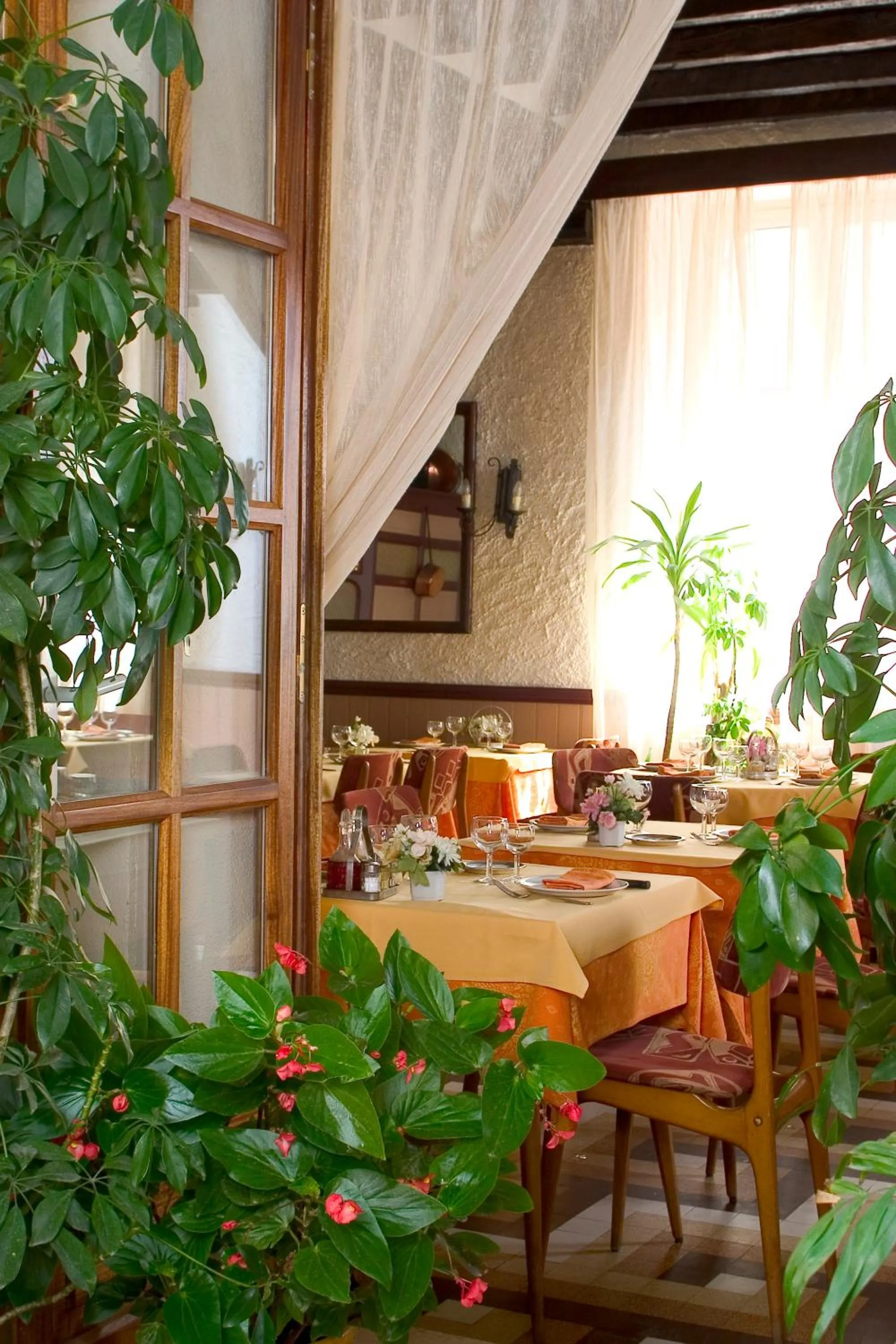 Restaurant/places to eat in Hôtel Le Commerce