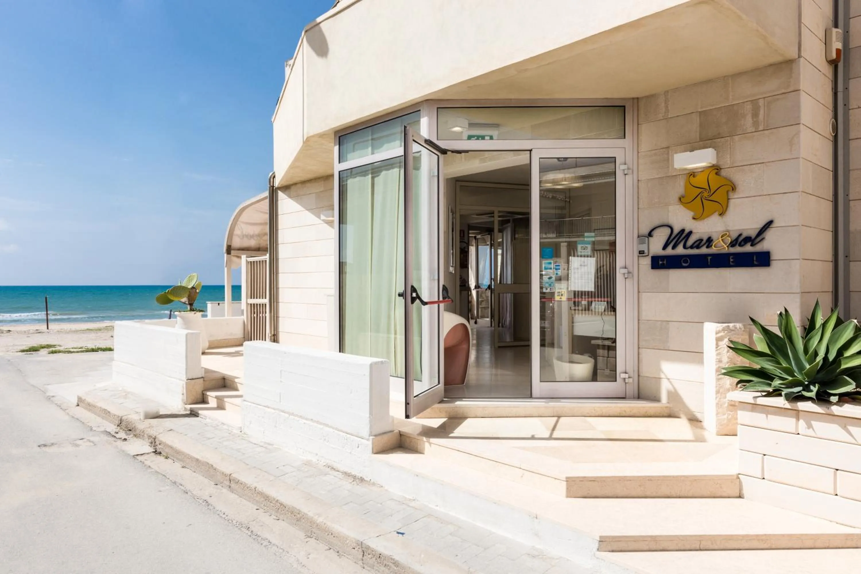 Facade/entrance in Hotel Mar & Sol
