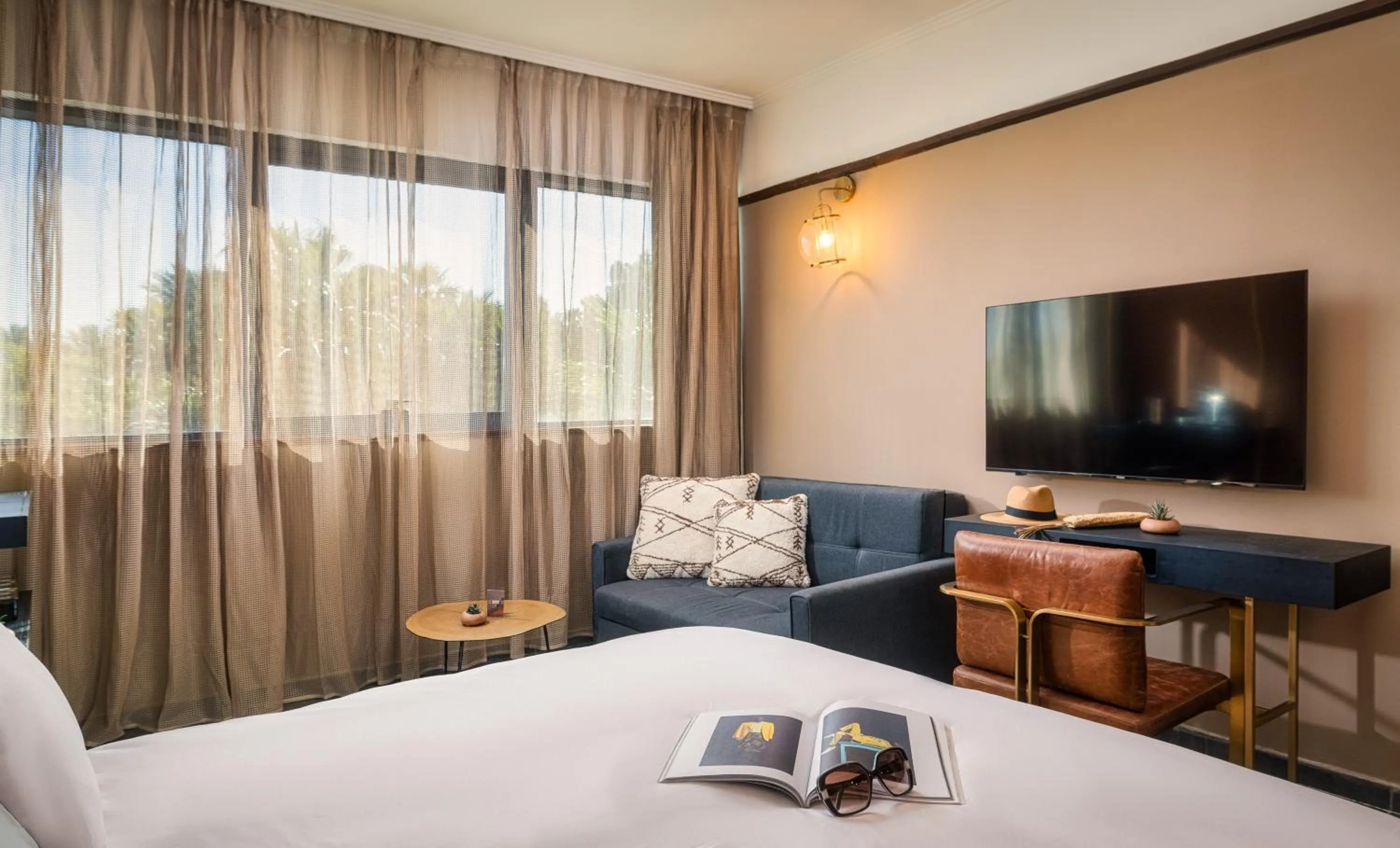 Bedroom, Bed in Brown Red Sea