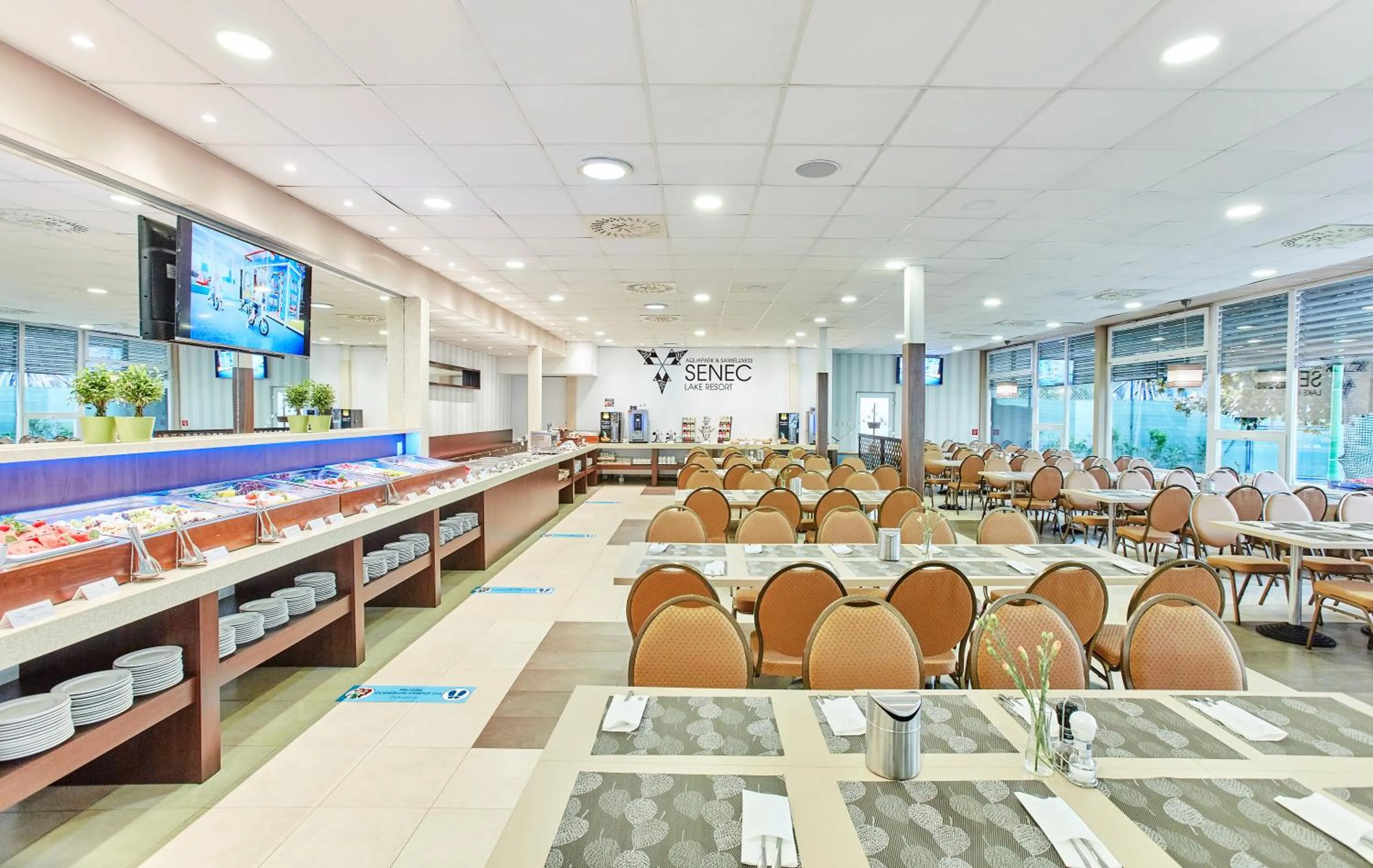 Restaurant/places to eat in Hotel Senec Aqua Resort - Family friendly