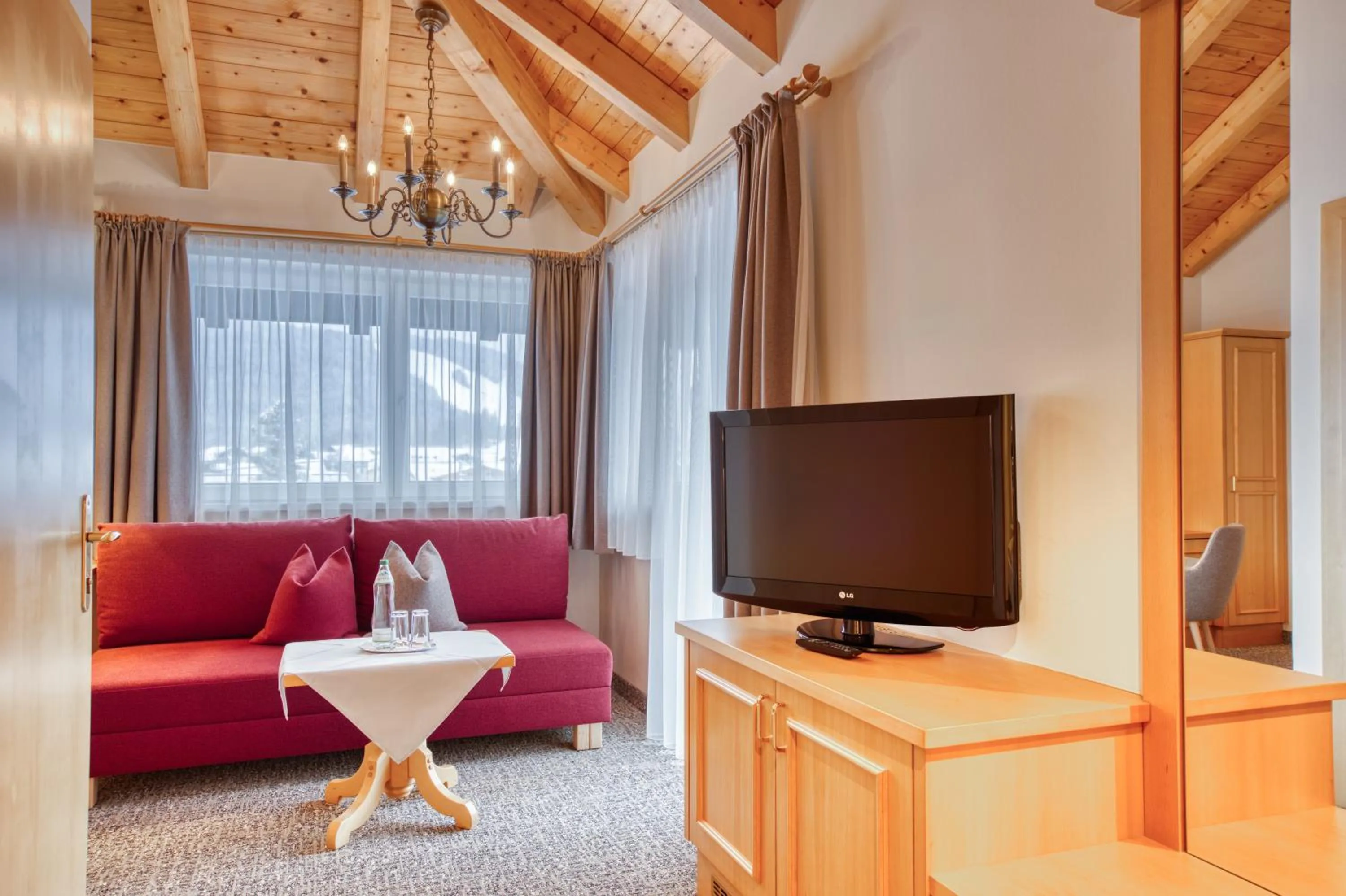 Seating area in Parkhotel Seefeld