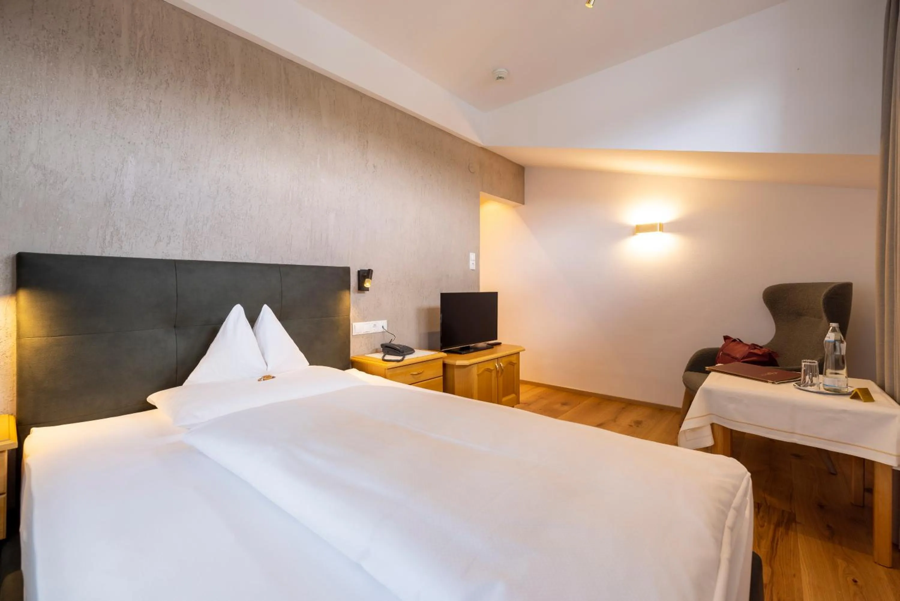 Photo of the whole room, Bed in Parkhotel Seefeld