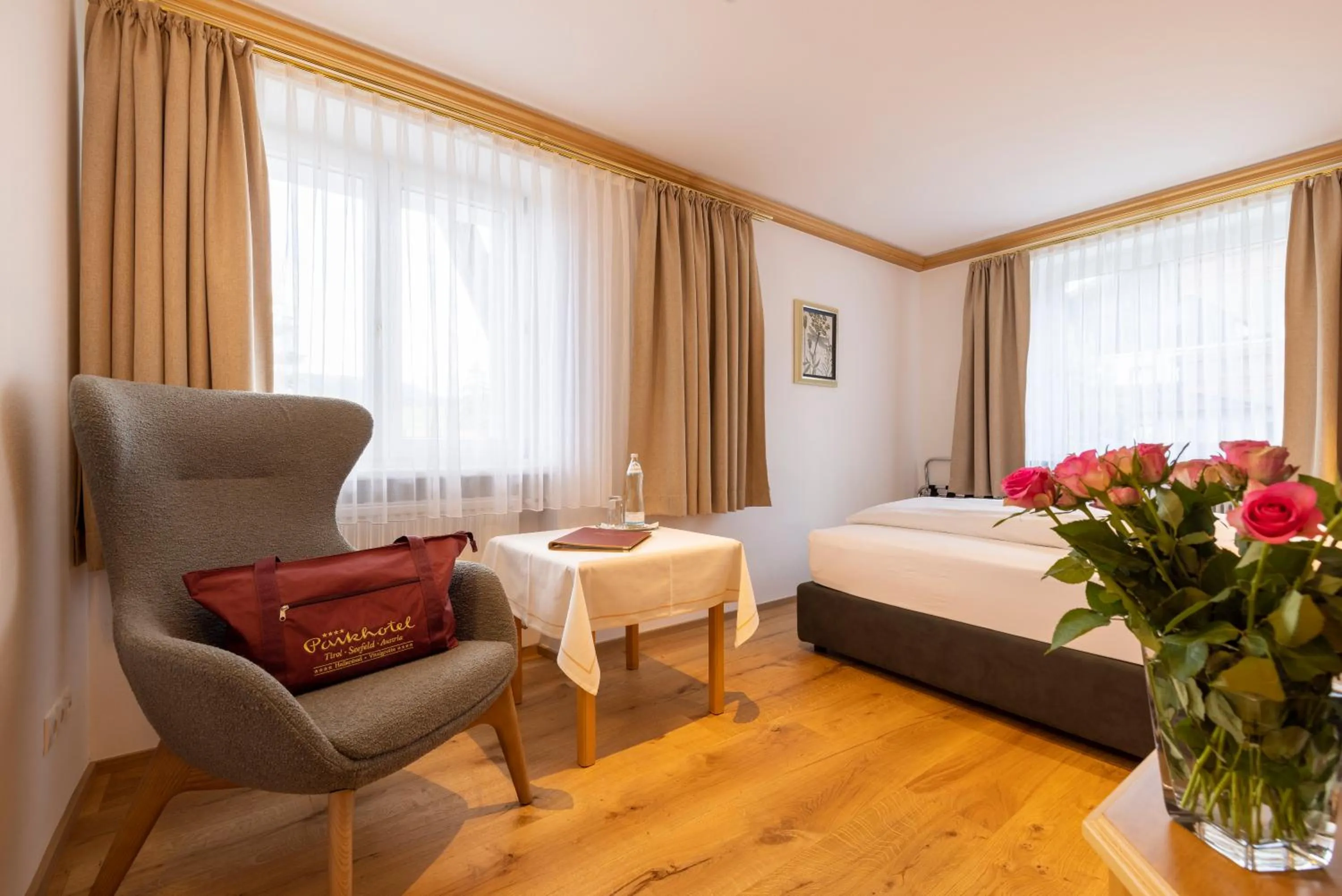 Photo of the whole room, Bed in Parkhotel Seefeld