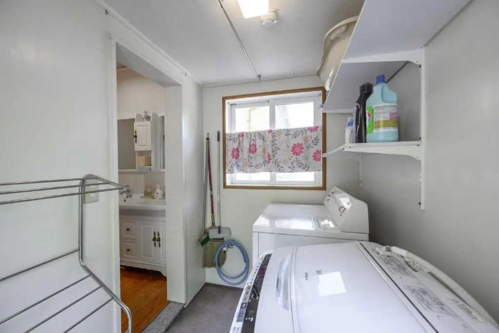 washing machine, Bed in LuLu Manza