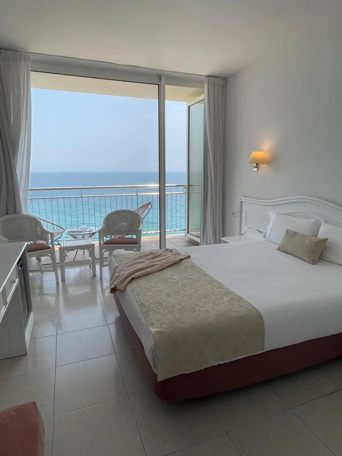 Balcony/Terrace, Bed in Hotel Aromar