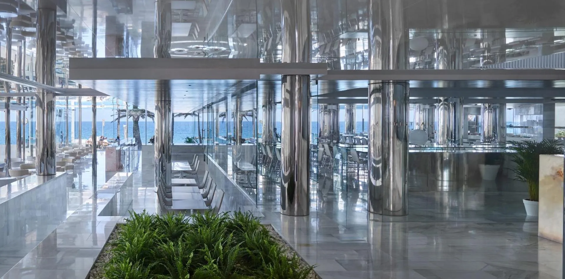 Restaurant/places to eat in Hotel Aromar