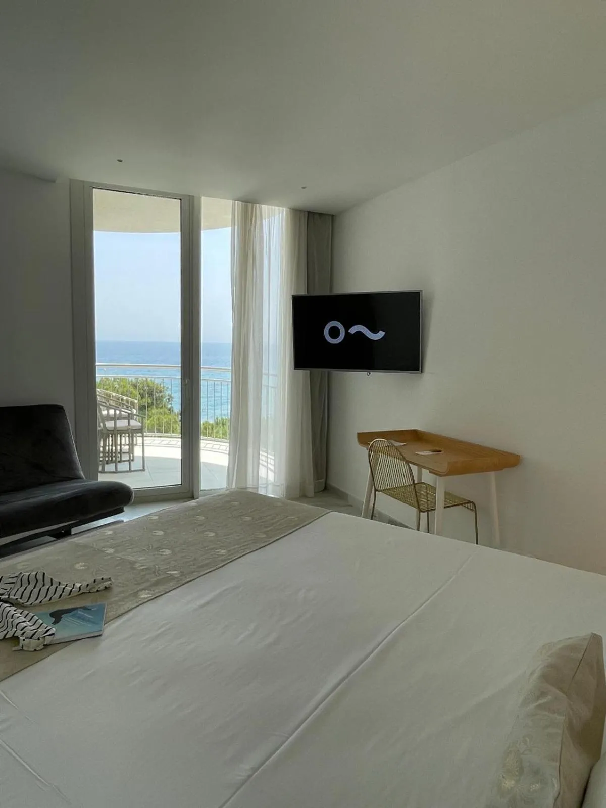 TV and multimedia, Bed in Hotel Aromar