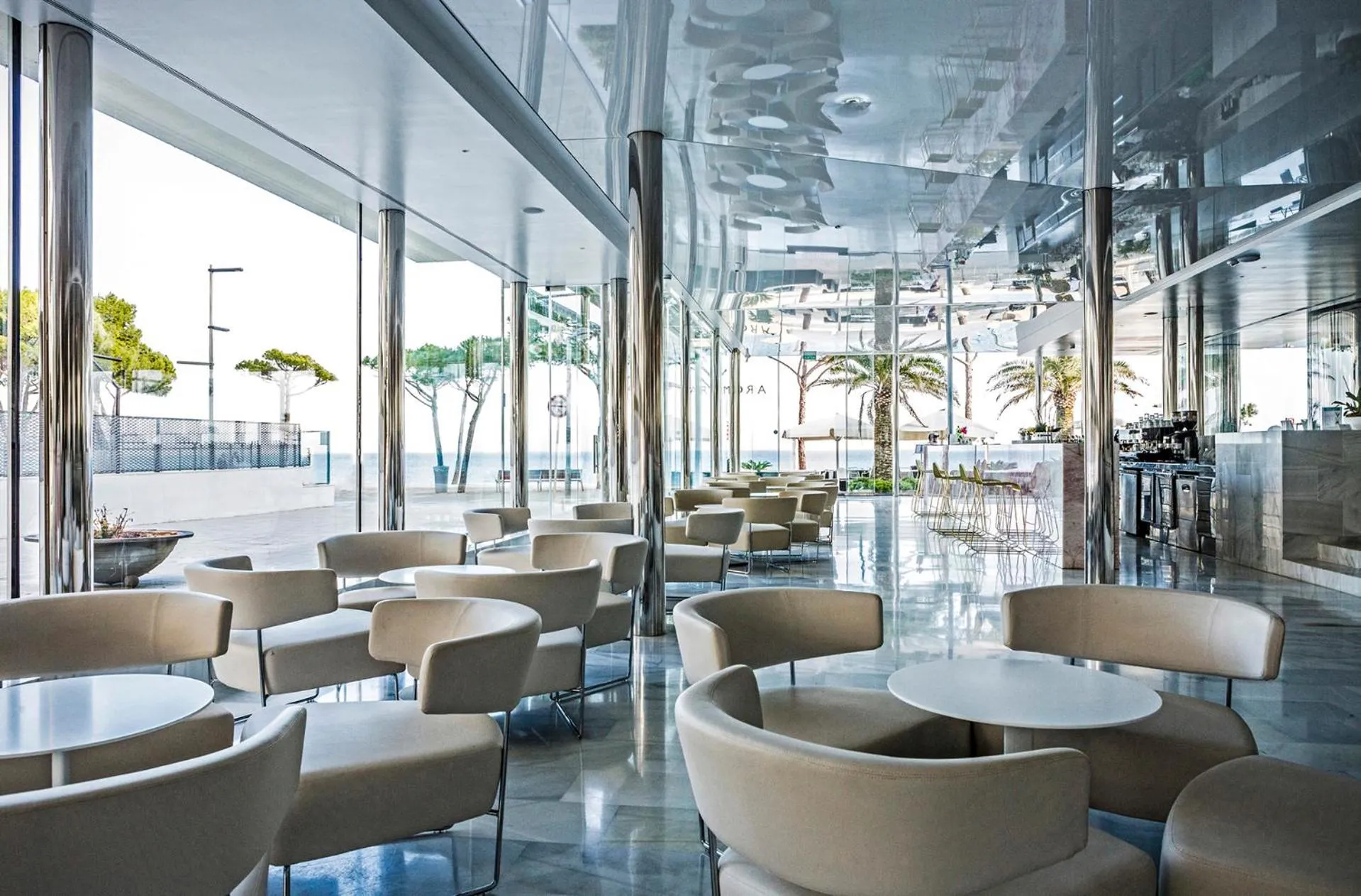 Night in Hotel Aromar