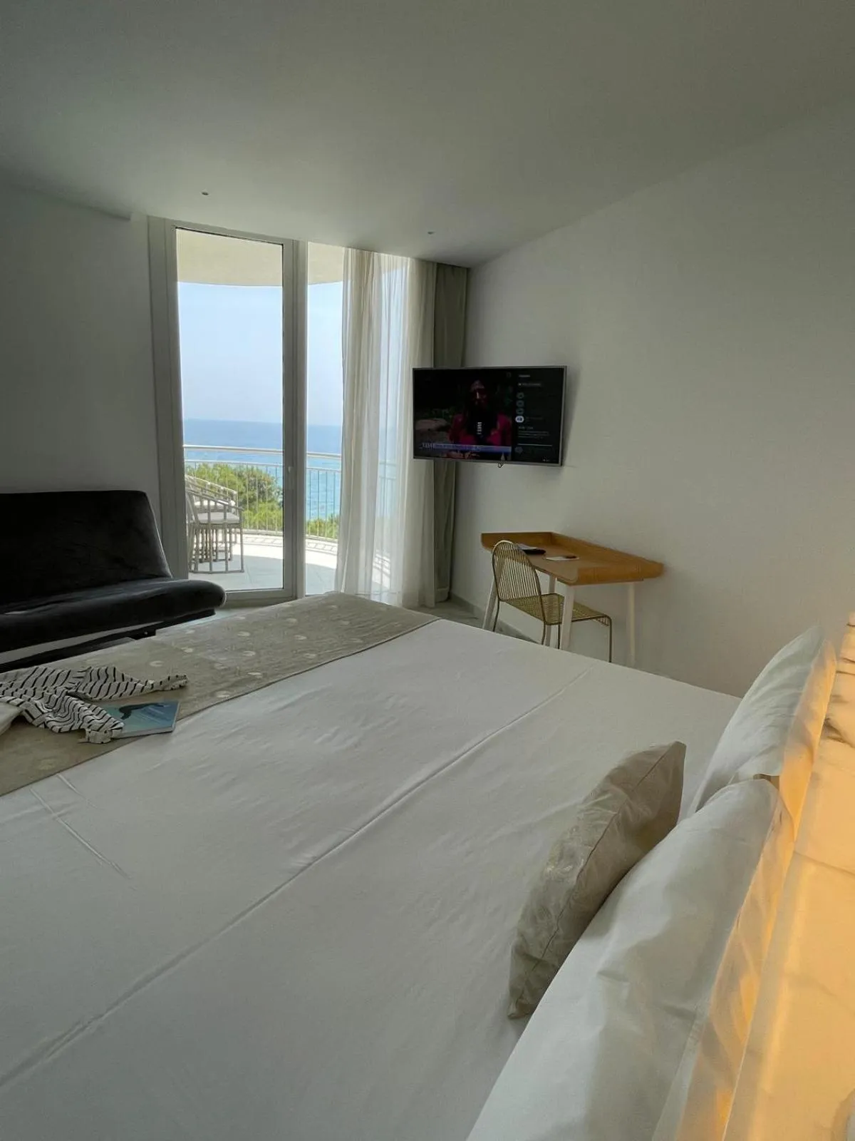 TV and multimedia, Bed in Hotel Aromar