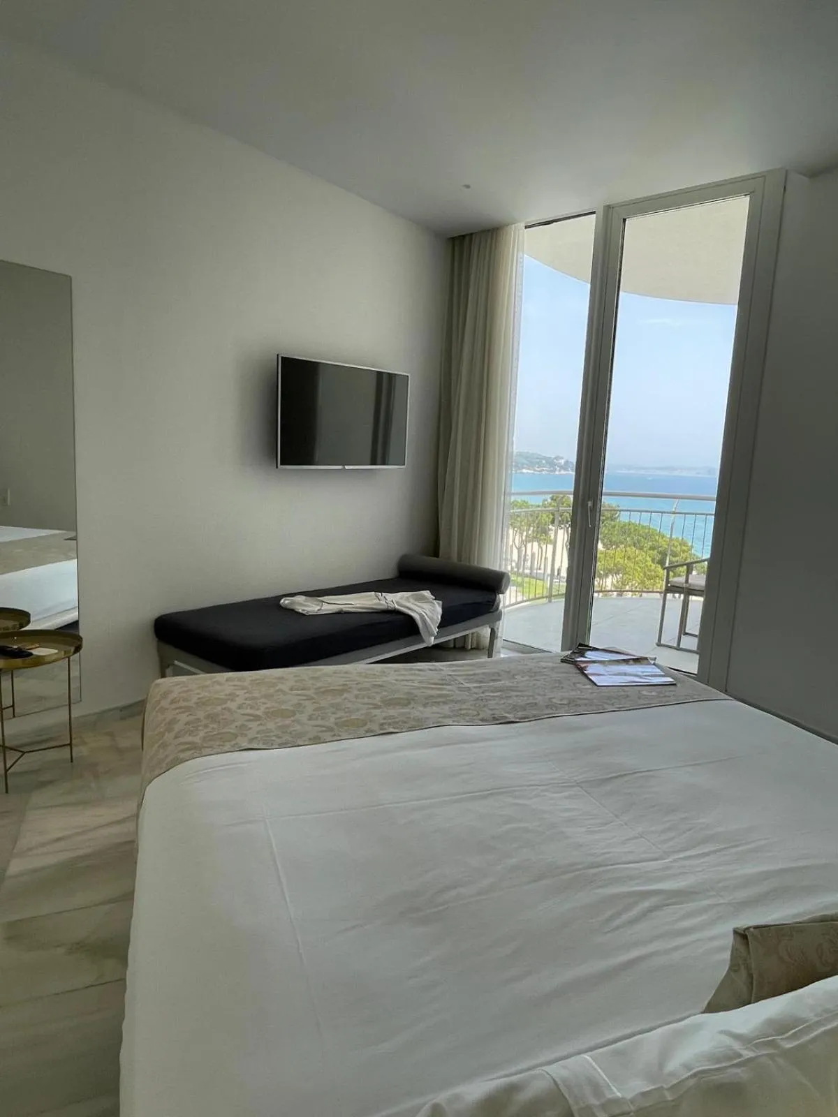 Balcony/Terrace, Bed in Hotel Aromar