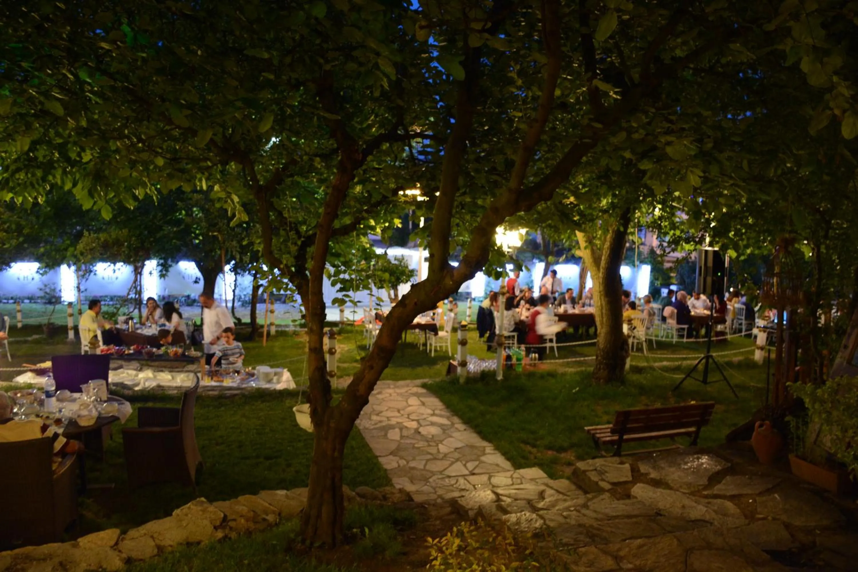 Restaurant/places to eat in Heybeli Hotel