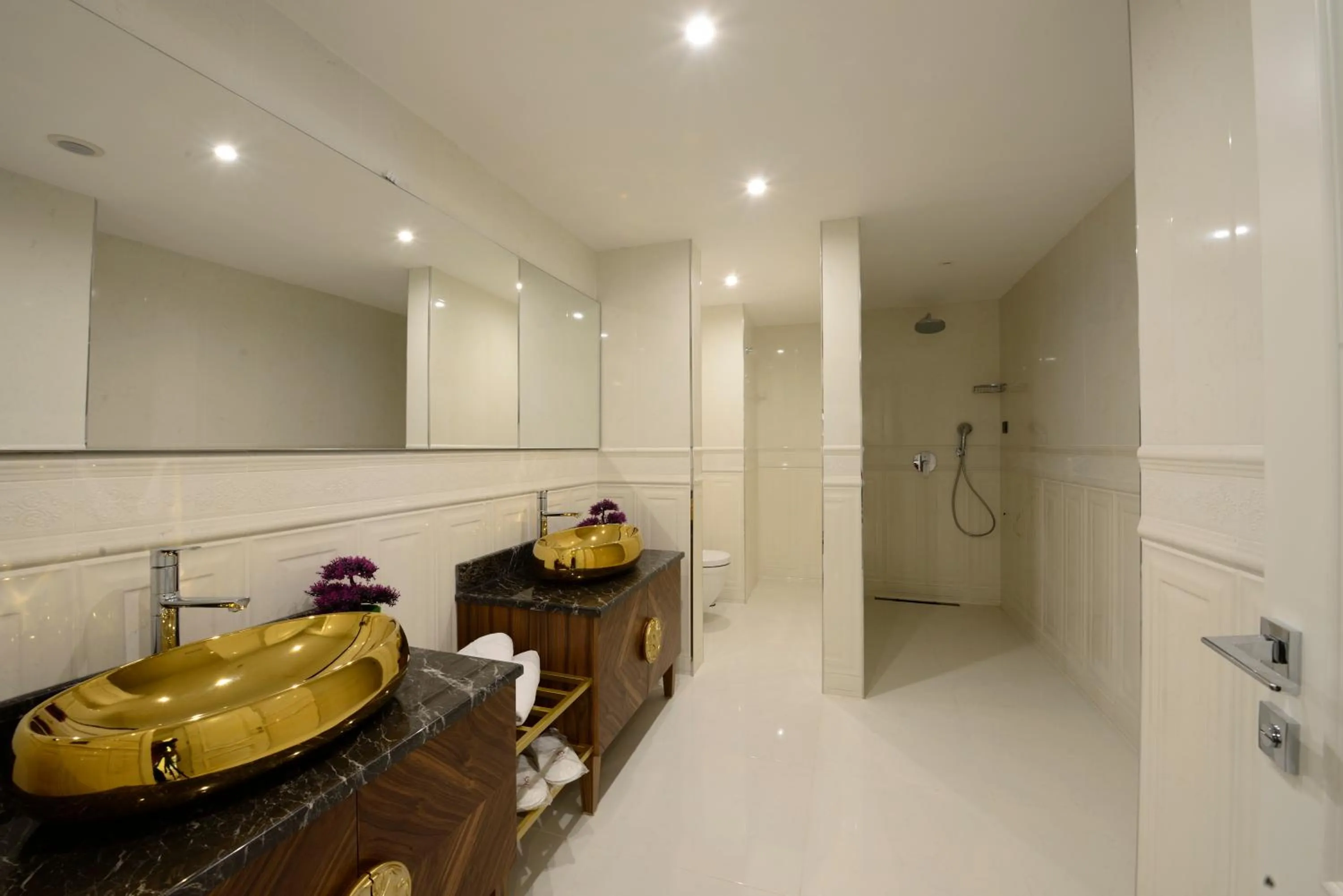 Bathroom in Heybeli Hotel