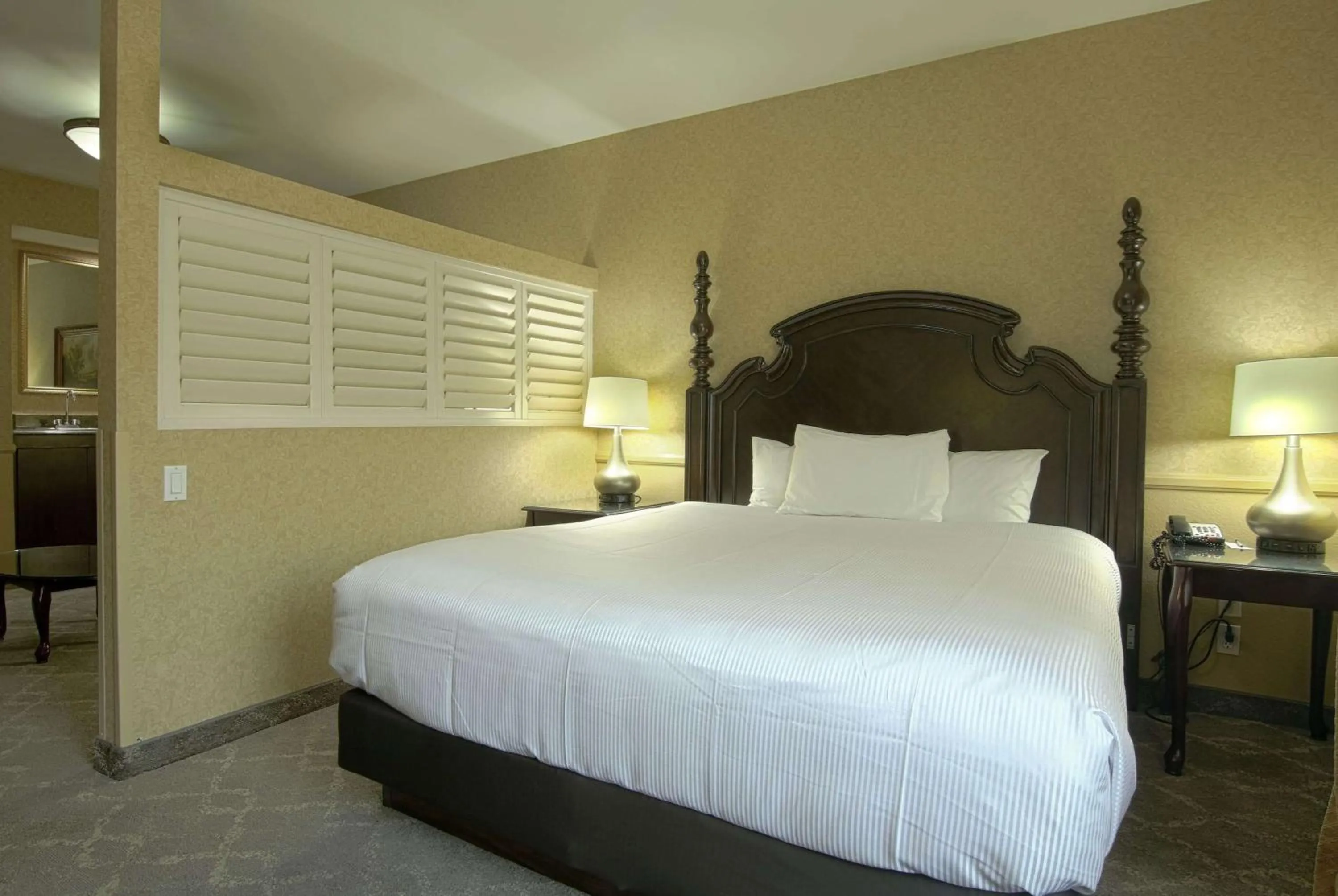 Photo of the whole room, Bed in Azure Hotel&Suites Ontario Trademark Collection by Wyndham