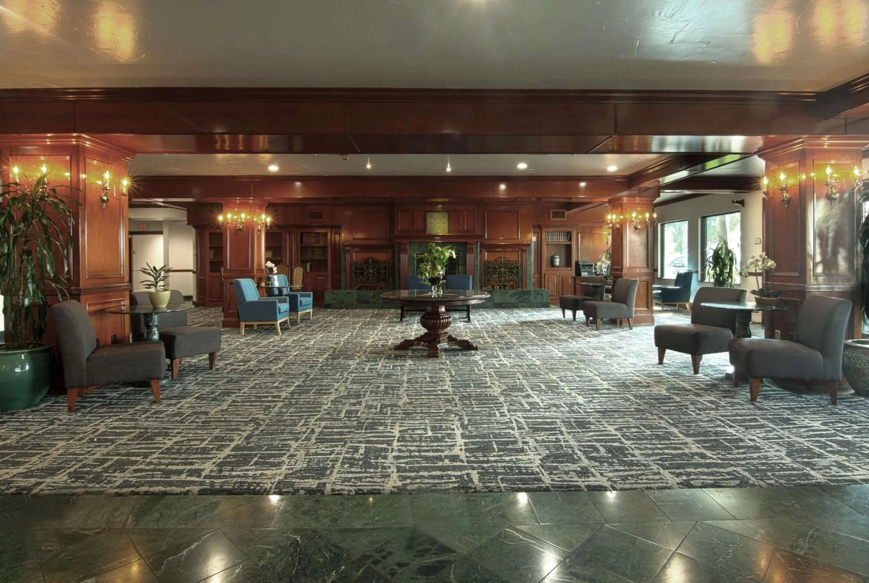 Lobby or reception in Azure Hotel&Suites Ontario Trademark Collection by Wyndham