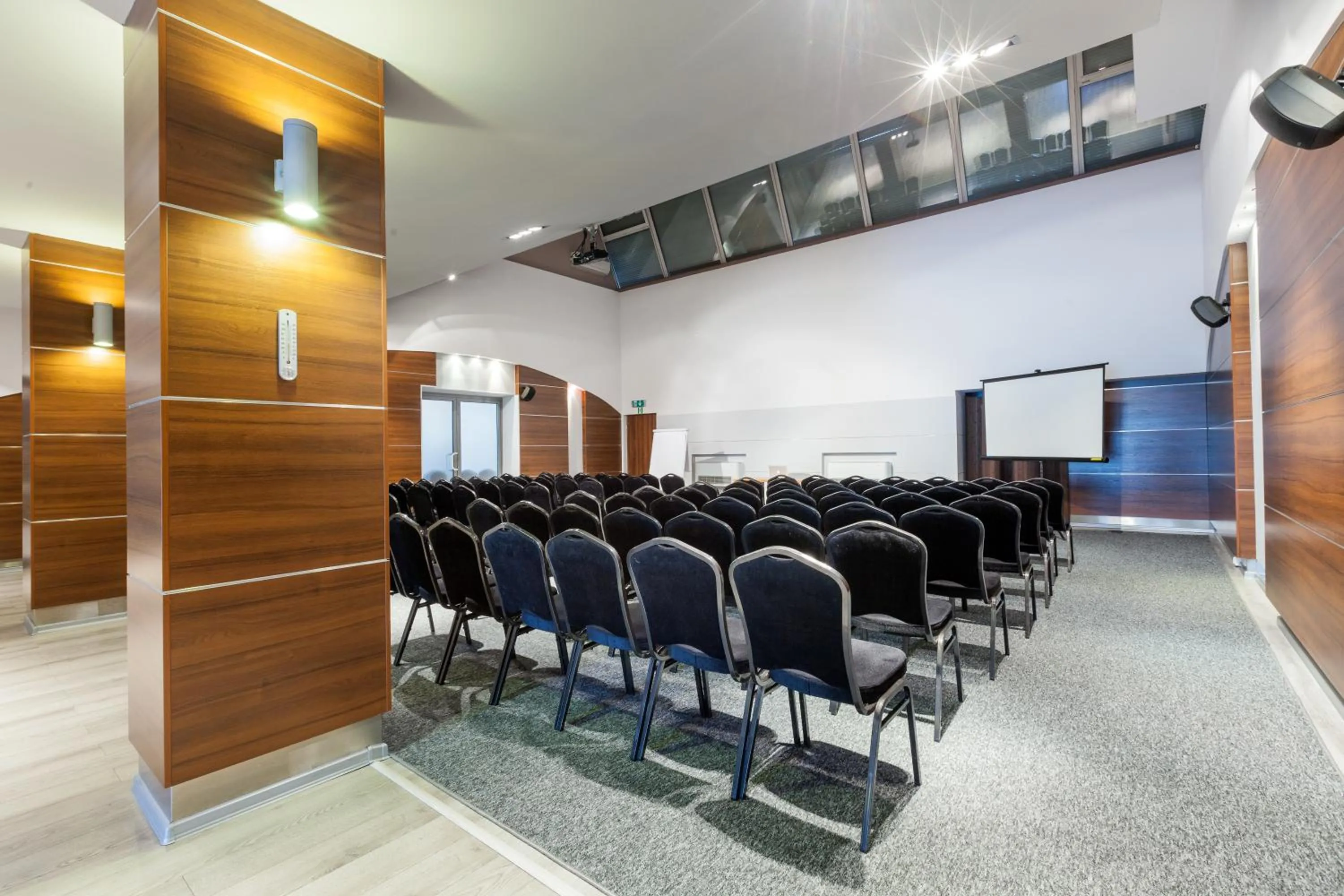 Business facilities in B&B HOTEL TYCHY 4Stars